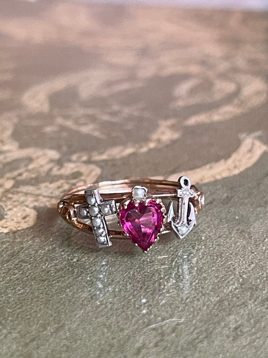 I gioielli simbolici Fede, Speranza e Carità