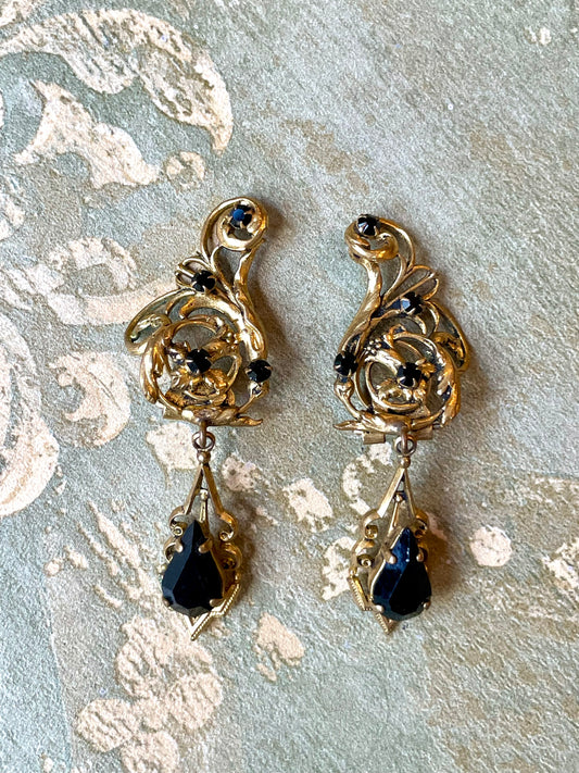 Raffinati orecchini in pomponne, Francia, epoca Napoleone III