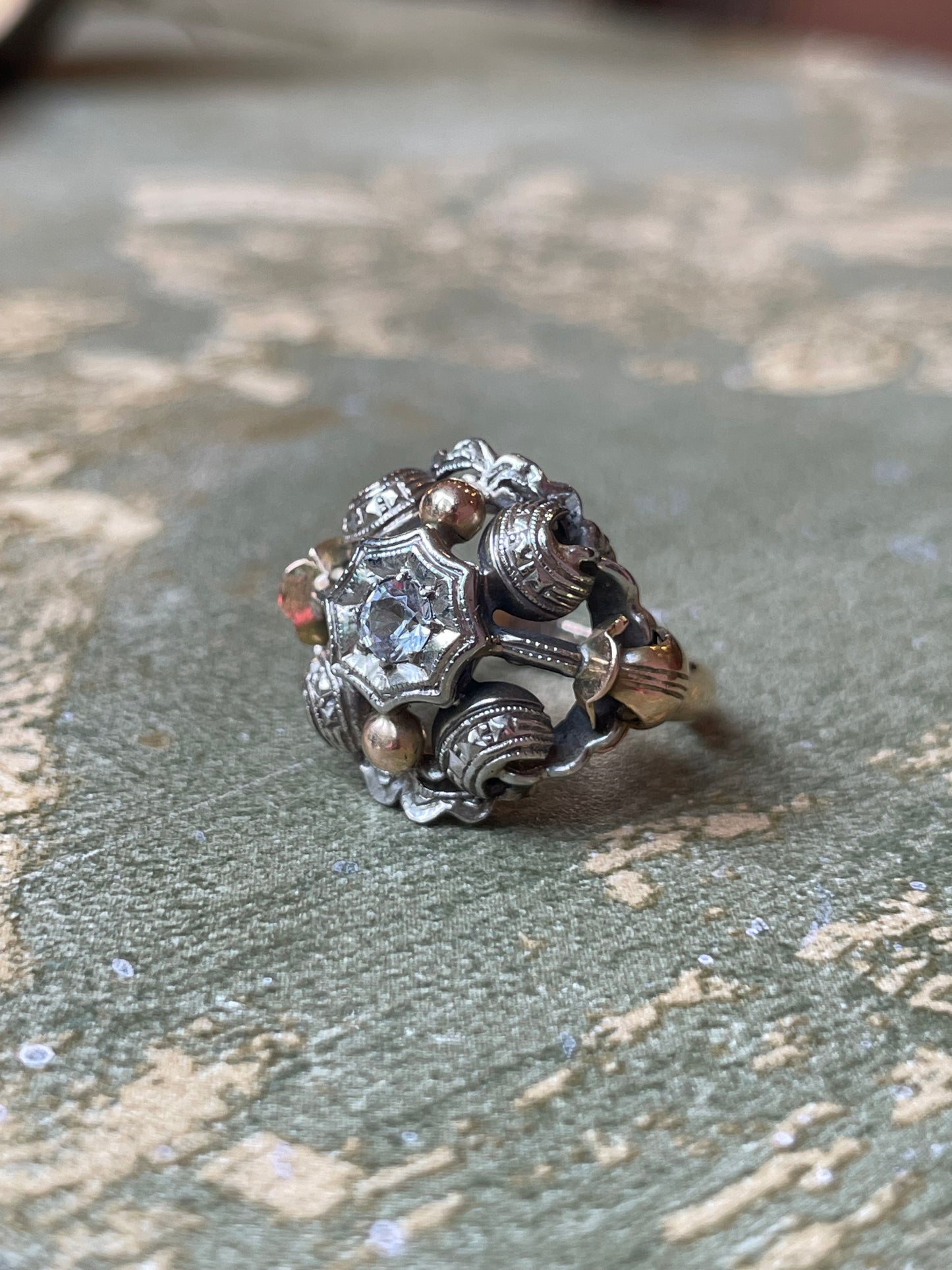 Elegante cocktail ring con diamante, anni ‘40