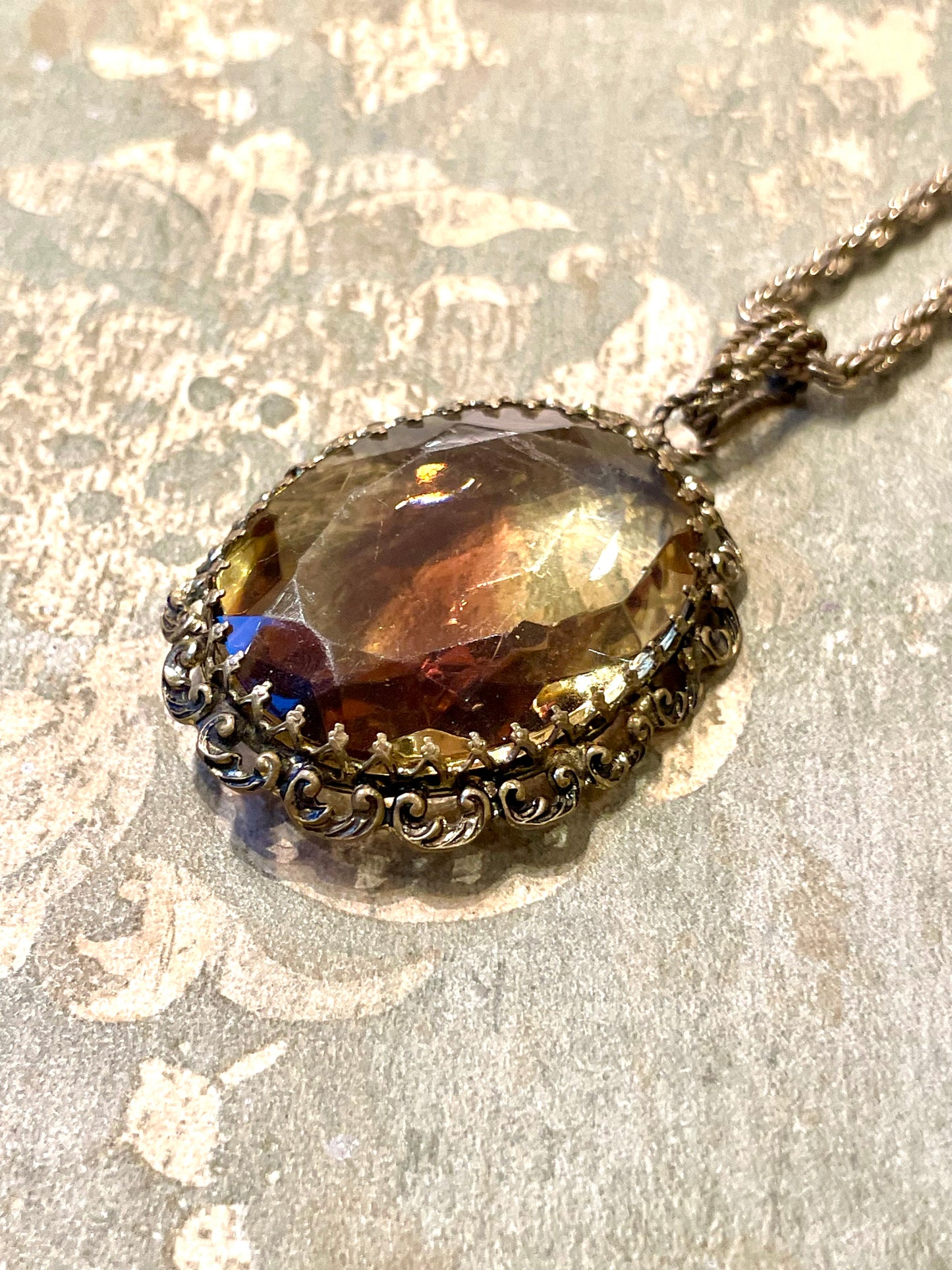 Elegante pendente con vetro fume’, Francia anni ‘40