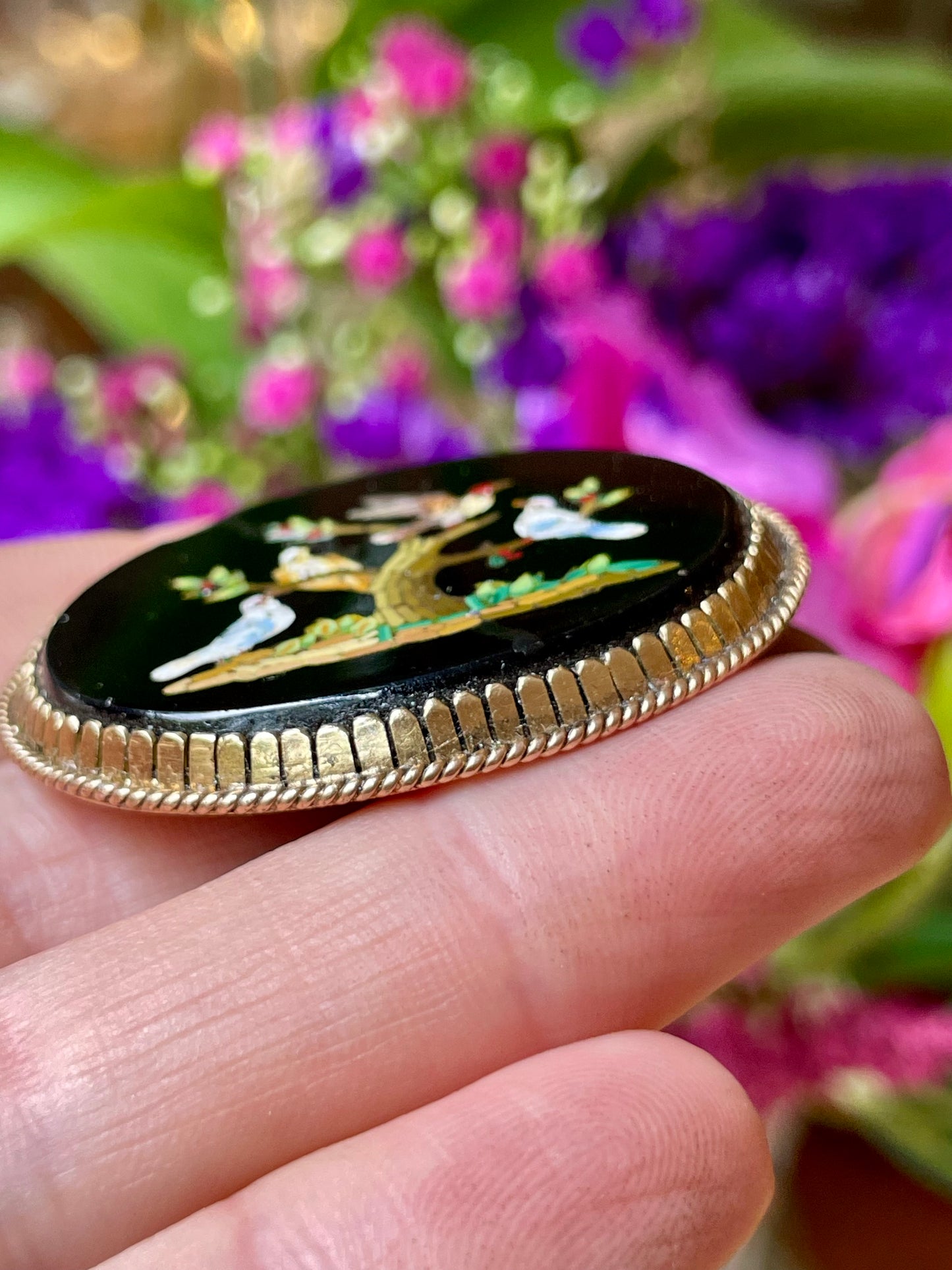 Raffinata spilla in micromosaico con uccellini, Roma, prima metà dell’Ottocento