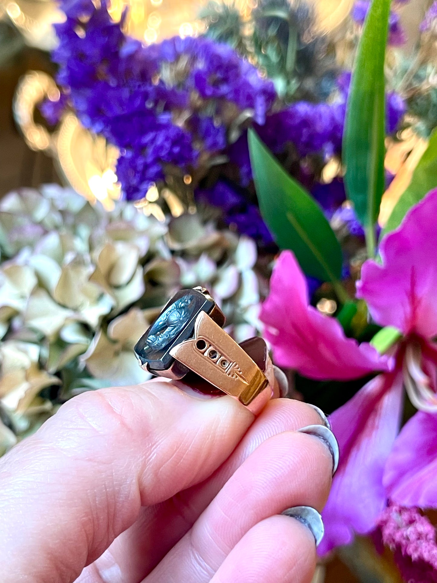 Anello chevalier con cammeo in labradorite, 1920/30