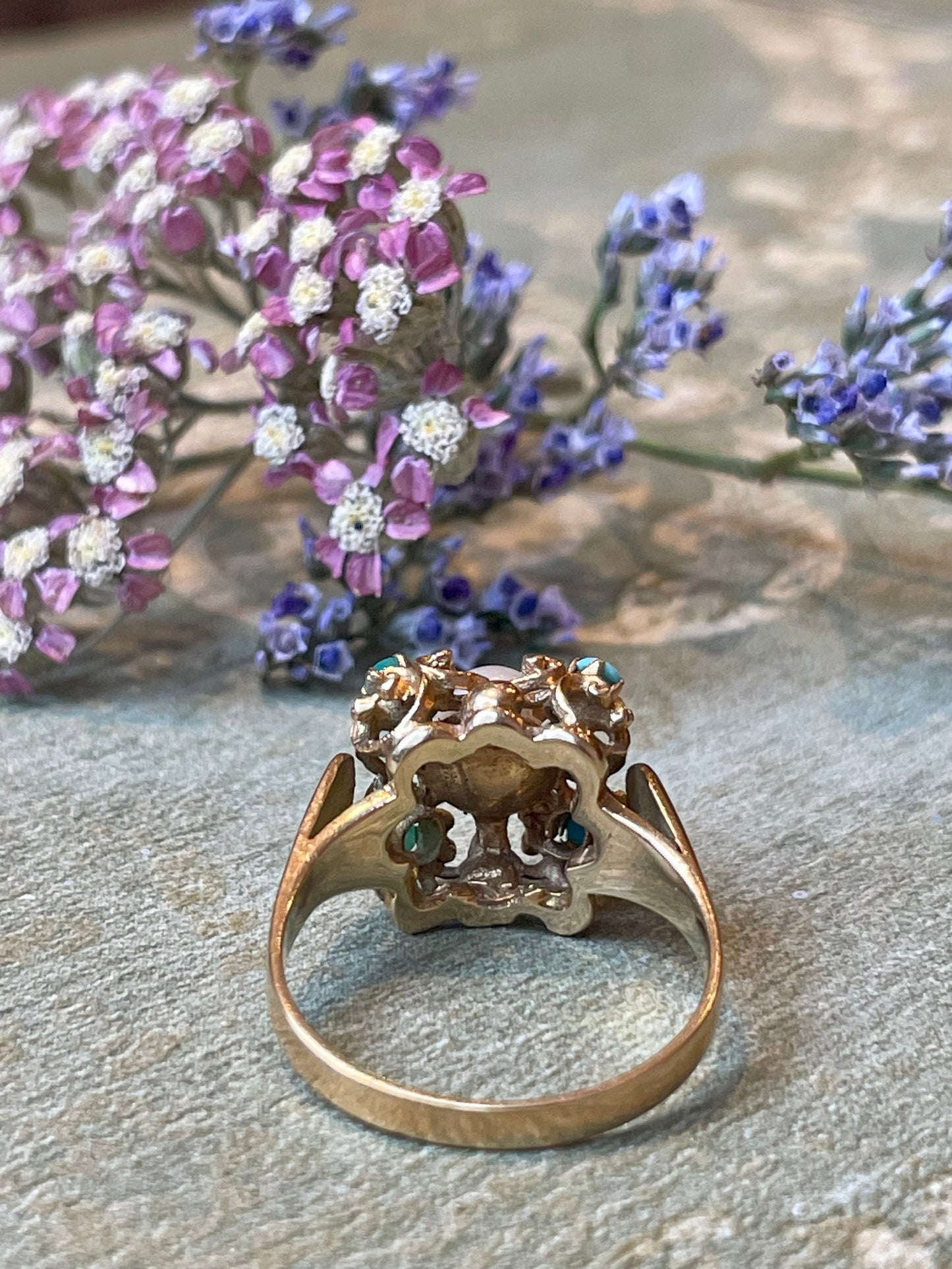 Cocktail ring con turchesi e perla bianca, anni ‘40/50