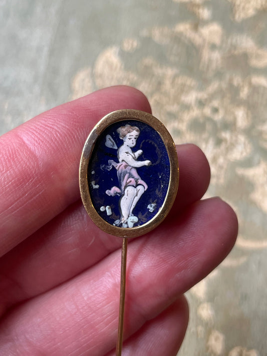 Affascinante spilla con putto in smalto, epoca vittoriana