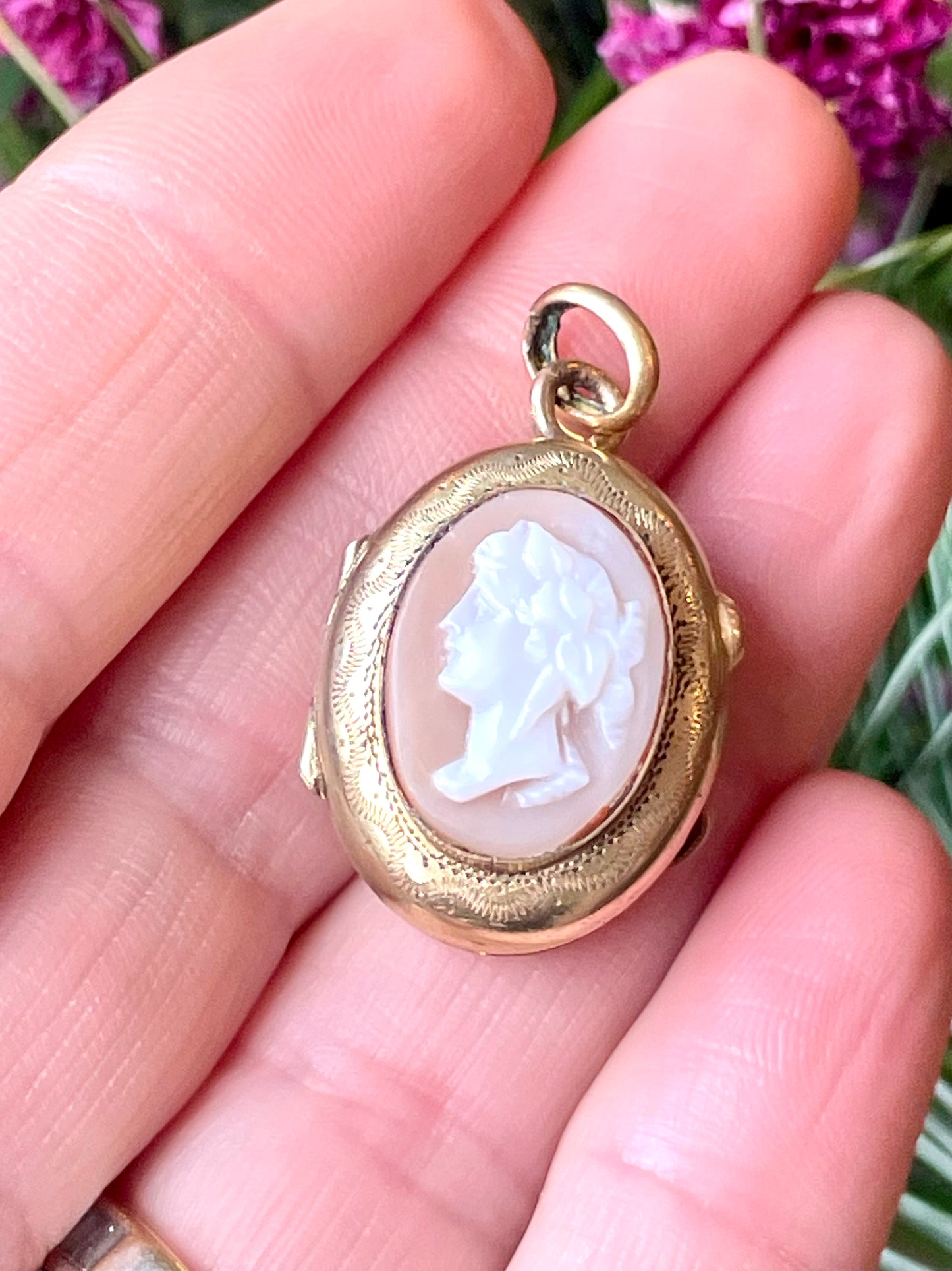 Stupendo locket con cammeo conchiglia, epoca vittoriana