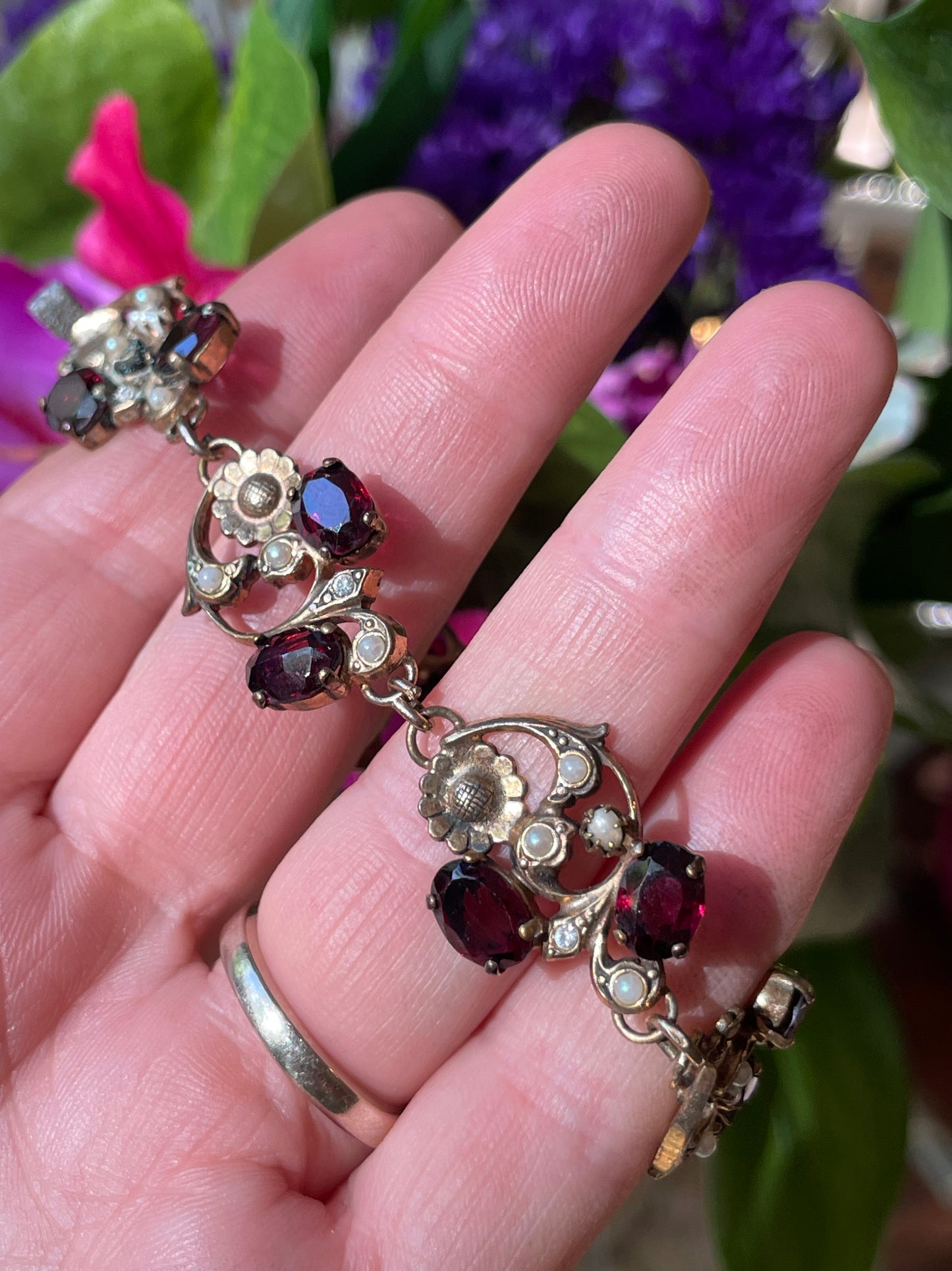 Romantico bracciale con decoro floreale, anni ‘50