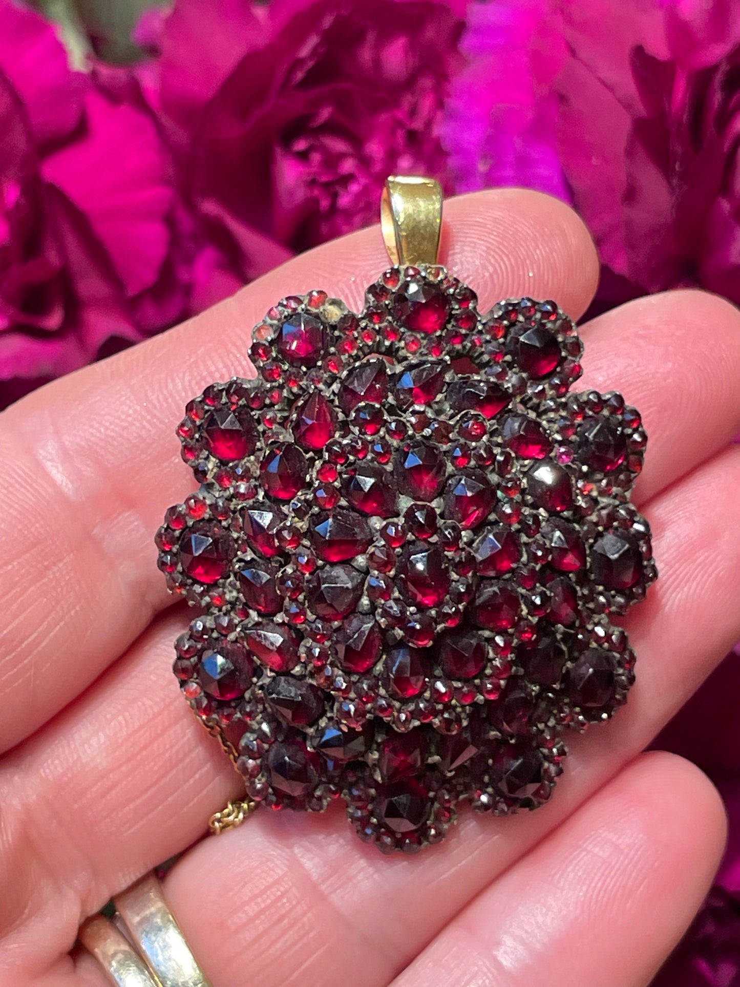 Straordinario pendente locket in granati a mora e vermeil, epoca vittoriana