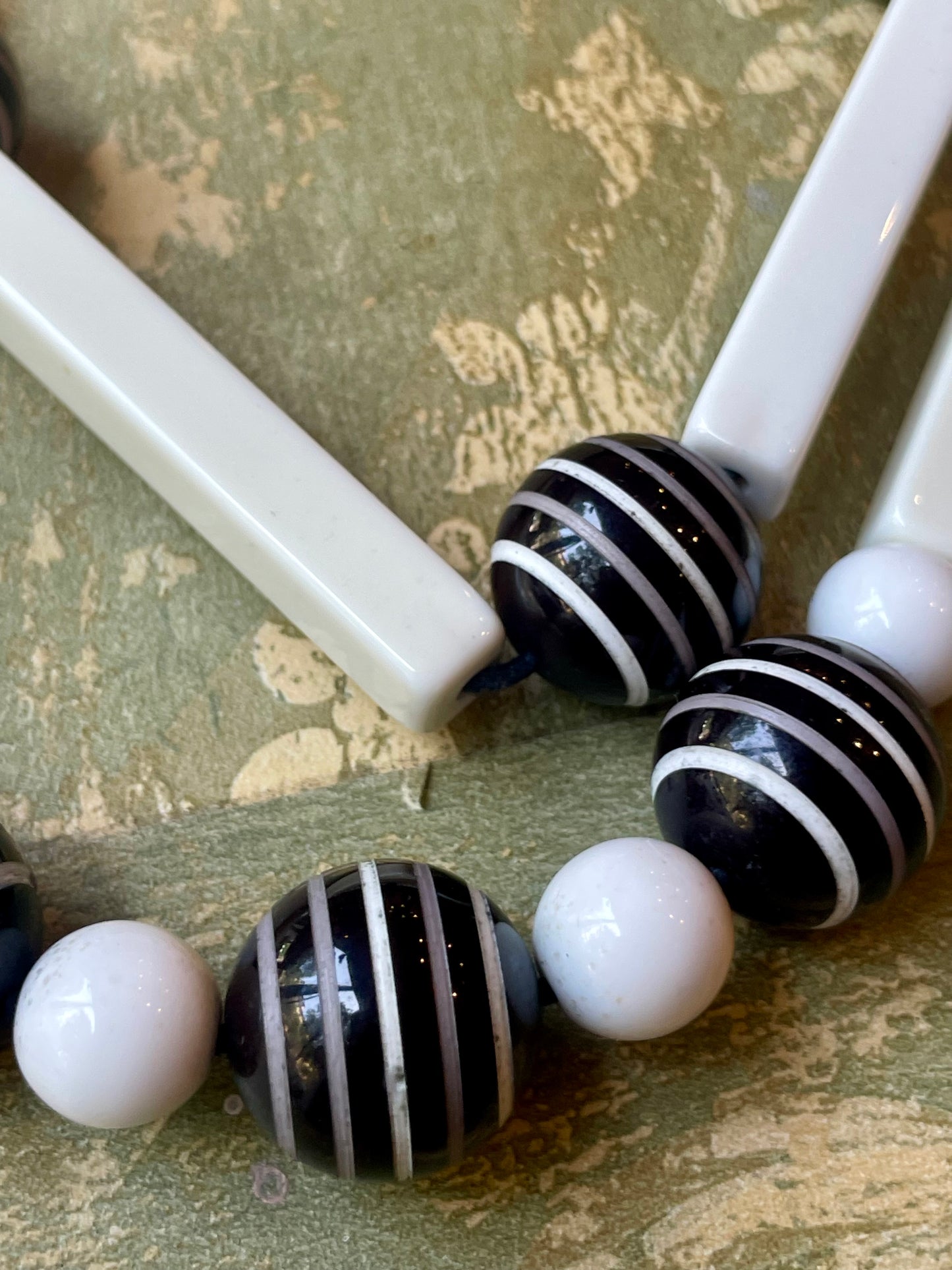 Collana Optical in lucite, anni ‘50/60