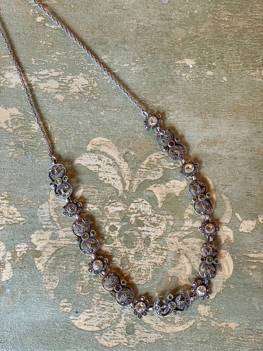 Indimenticabile collana girocollo in argento, marcassite e cristalli, anni ‘50