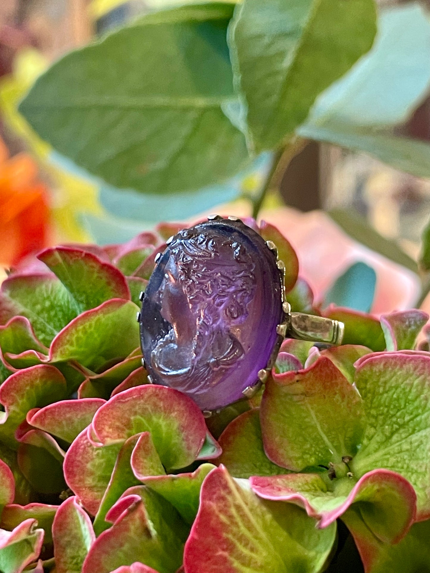 Elegante anello con cammeo intagliato in pasta di vetro, epoca vittoriana