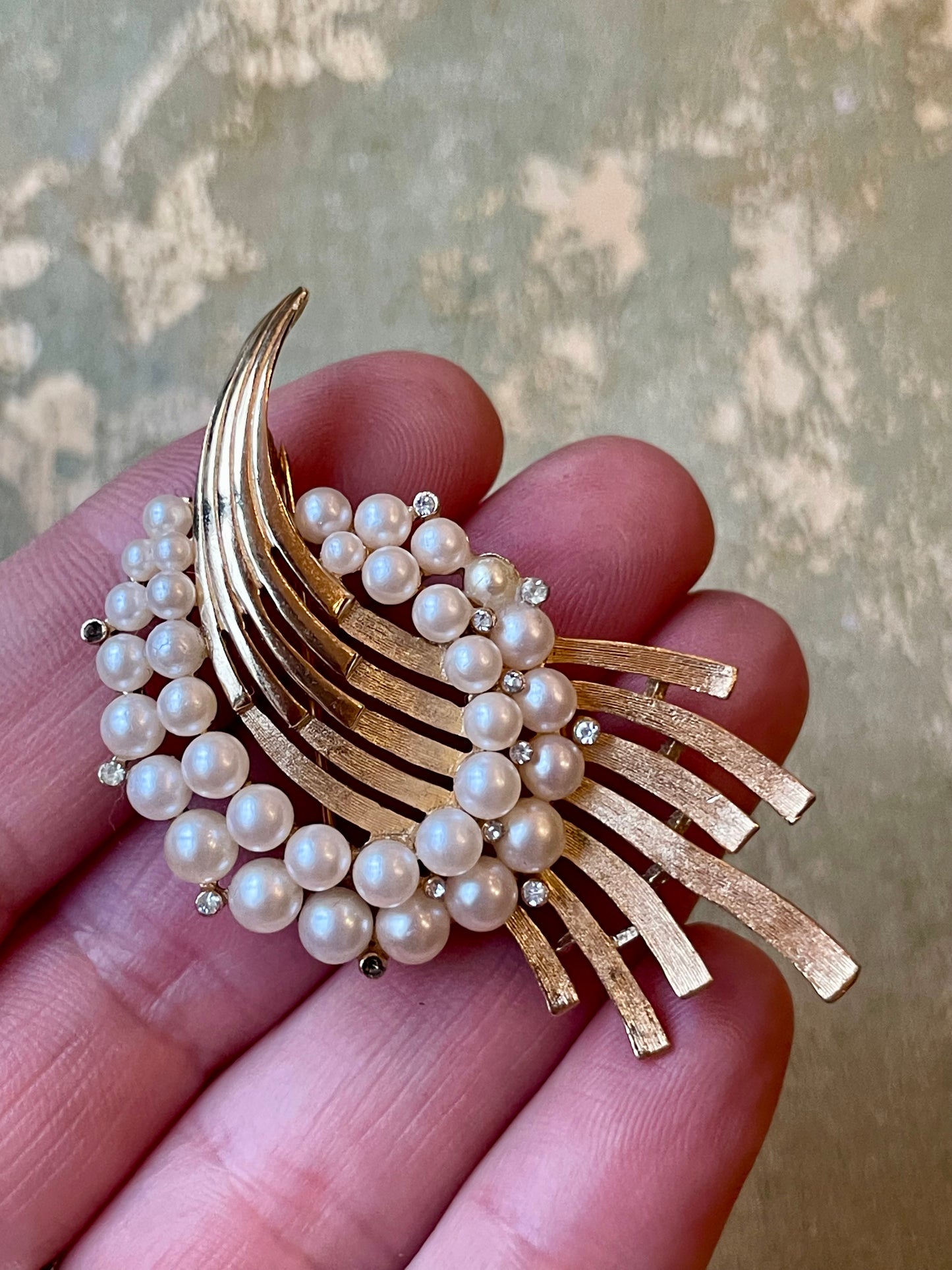 Spilla Cornucopia con perle, Trifari, anni ‘40/50