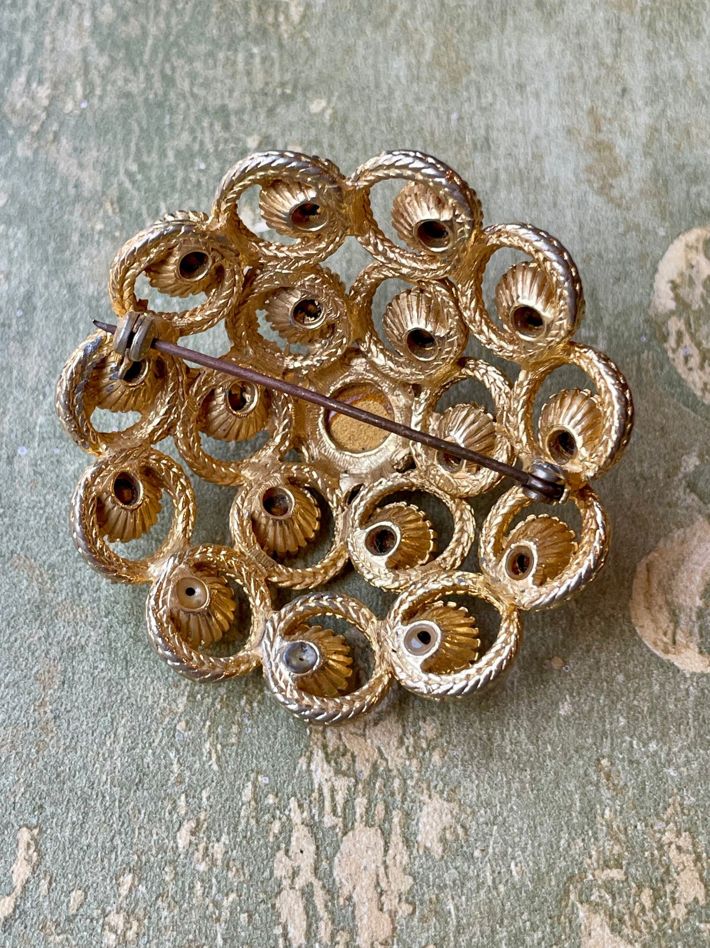 Meravigliosa spilla Tourbillon con strass verdi, Francia, anni ‘50/60