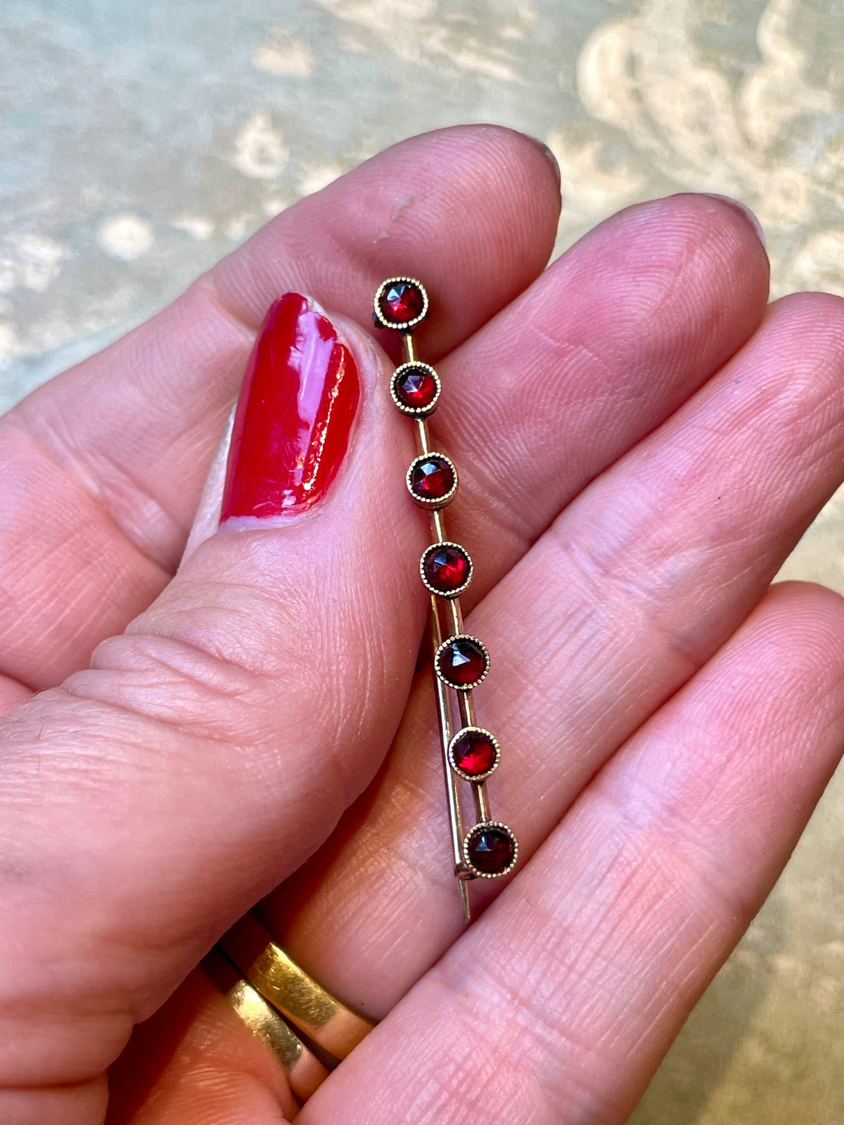 Deliziosa spilla a barretta in argento vermeil e granati, epoca vittoriana