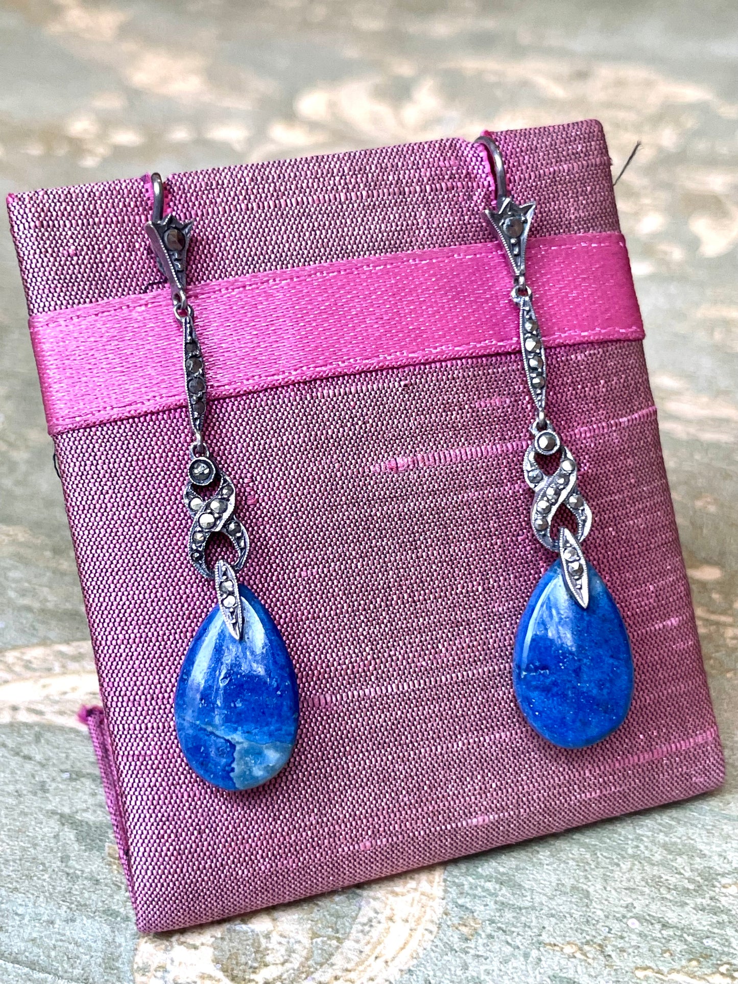 Eleganti orecchini Art Deco con gocce di lapislazzuli