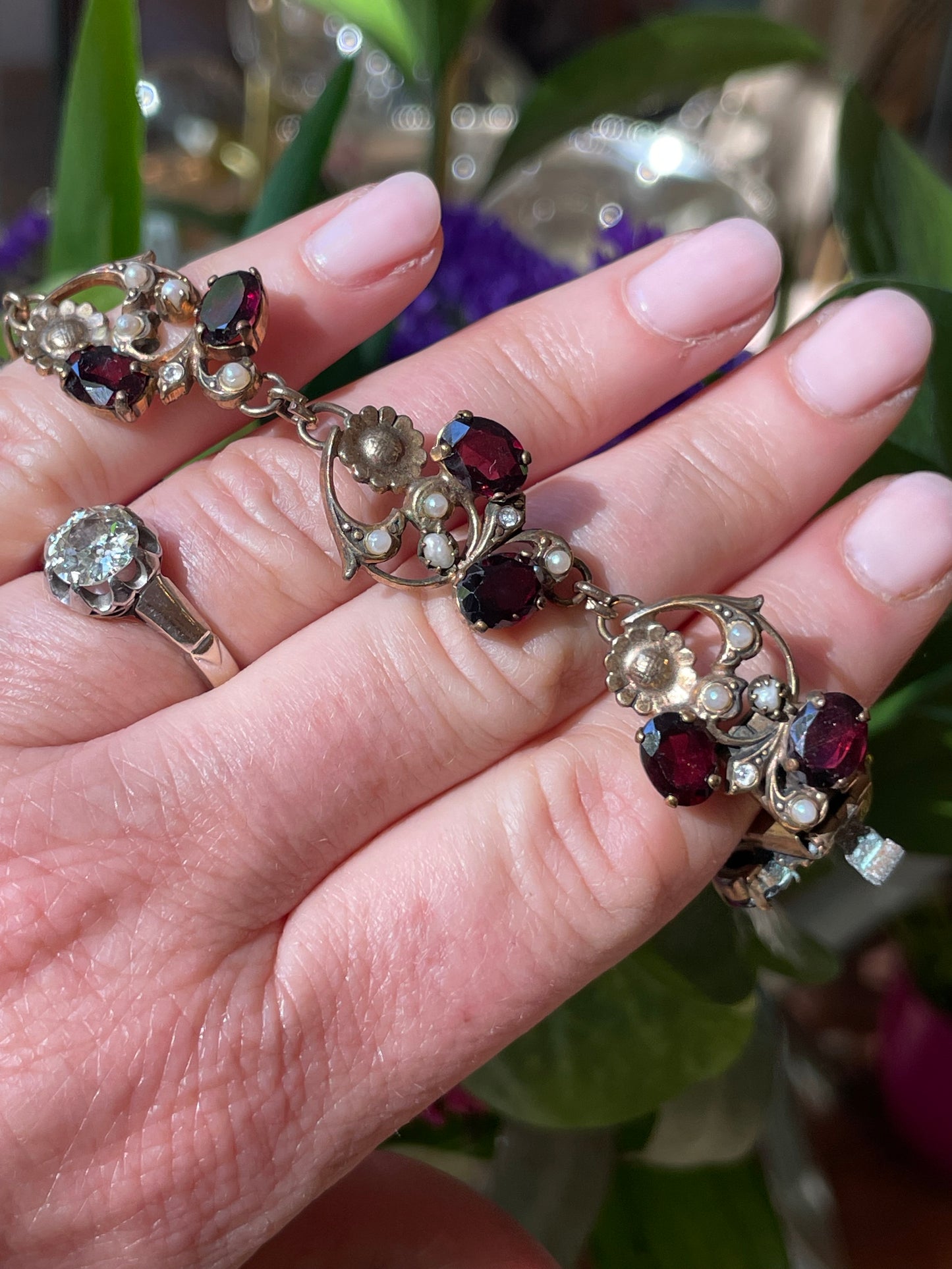 Romantico bracciale con decoro floreale, anni ‘50