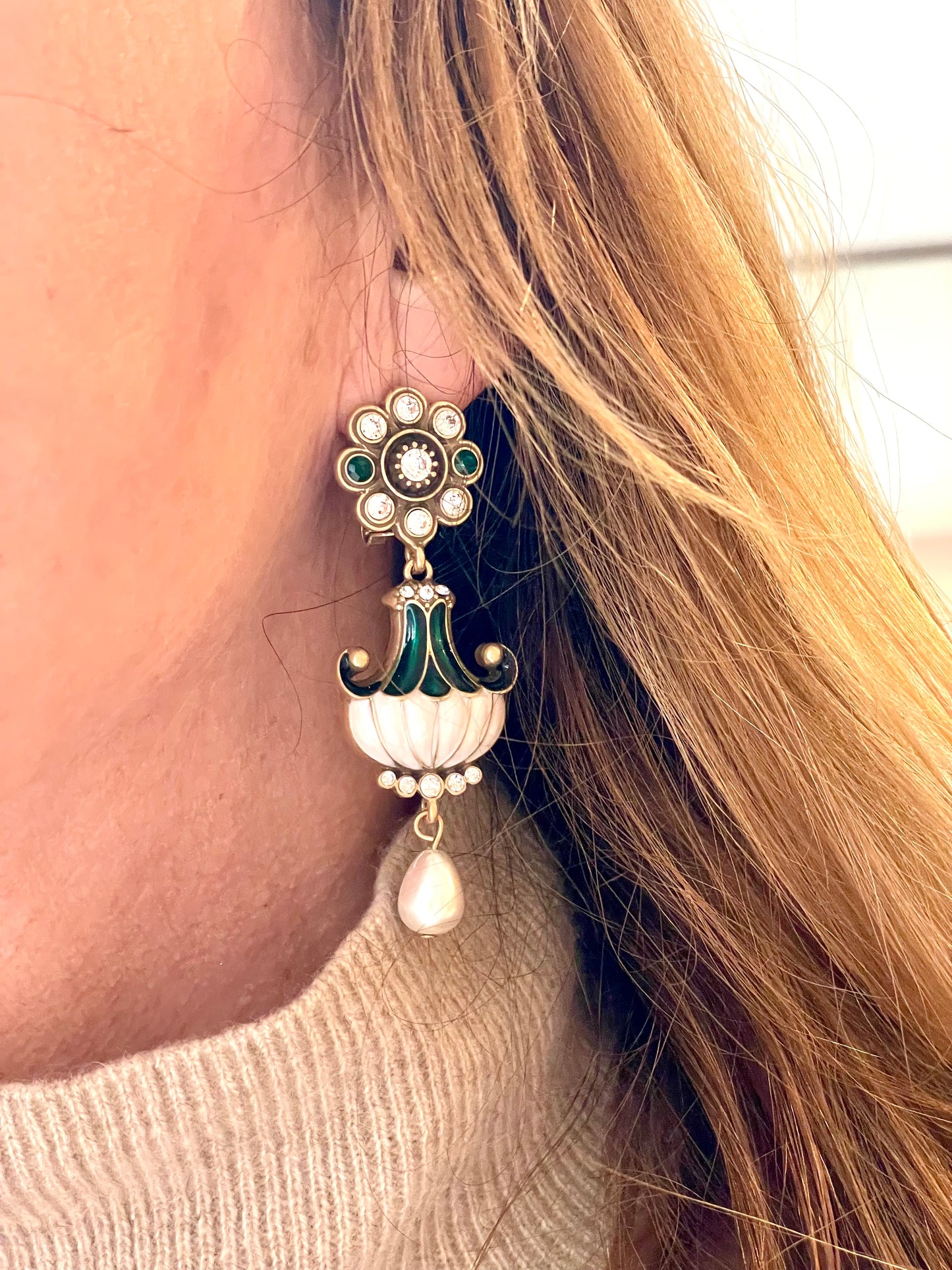 Orecchini chandelier in smalto, anni ‘80