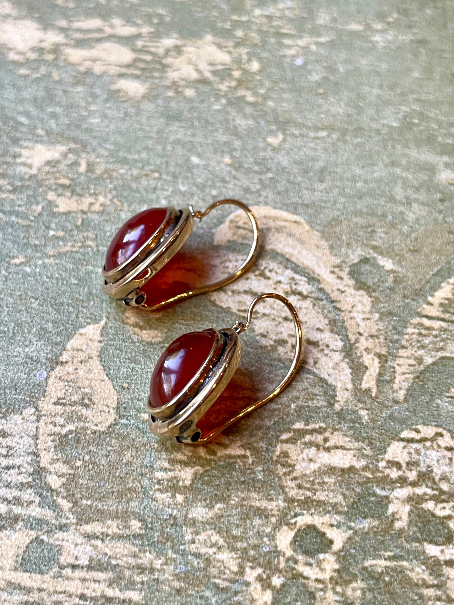 Eleganti orecchini vittoriani in corniola e oro