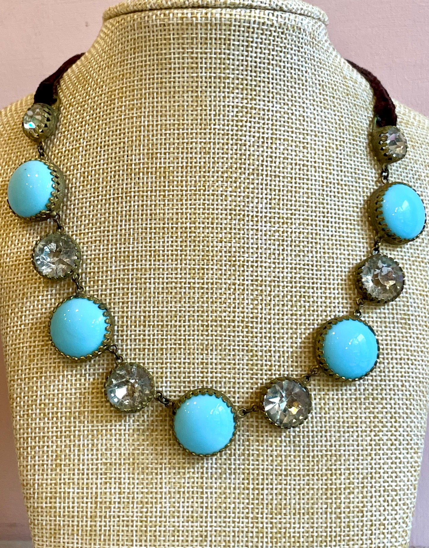 Stupenda collana girocollo in paste, epoca vittoriana