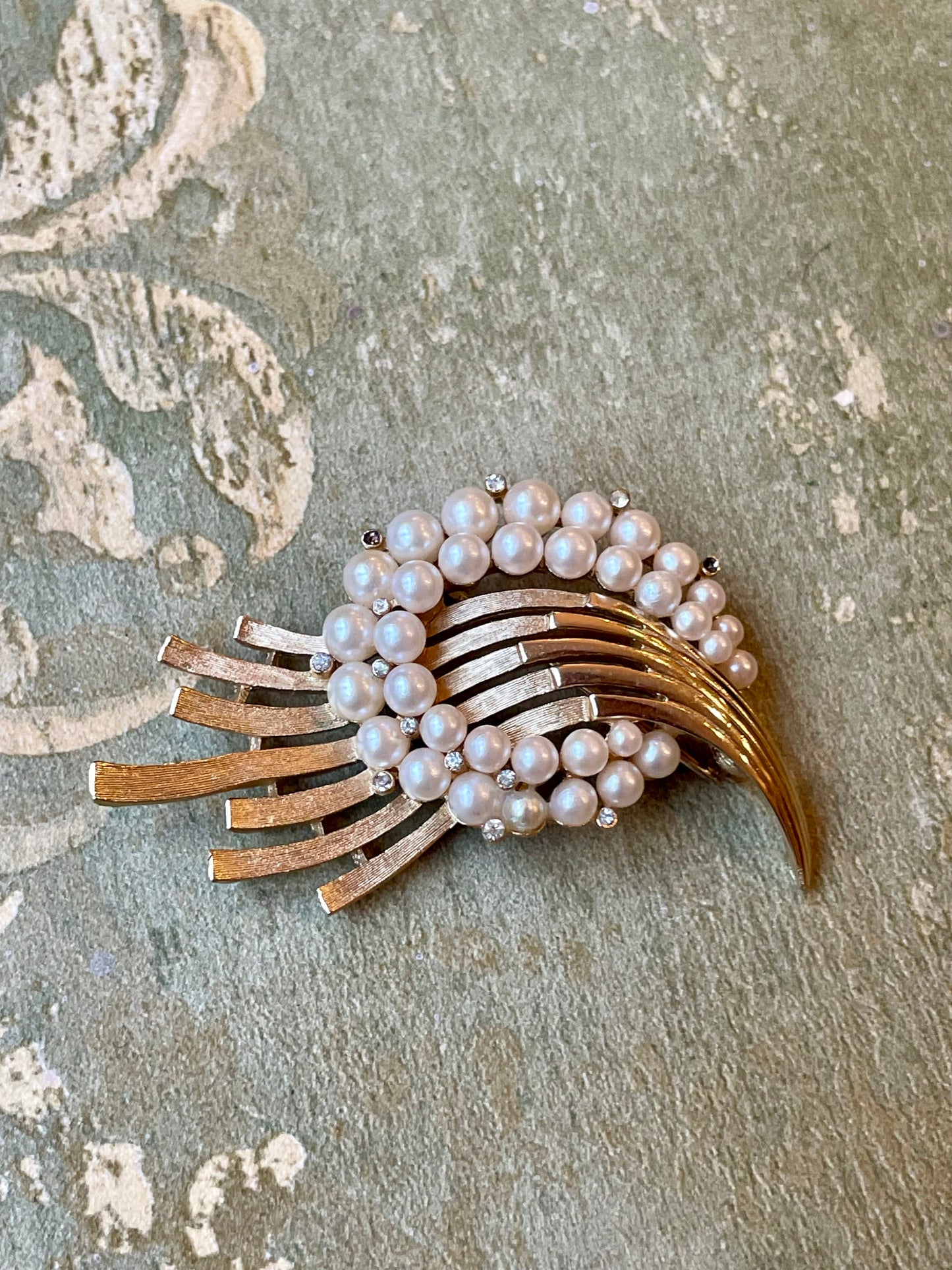 Spilla Cornucopia con perle, Trifari, anni ‘40/50