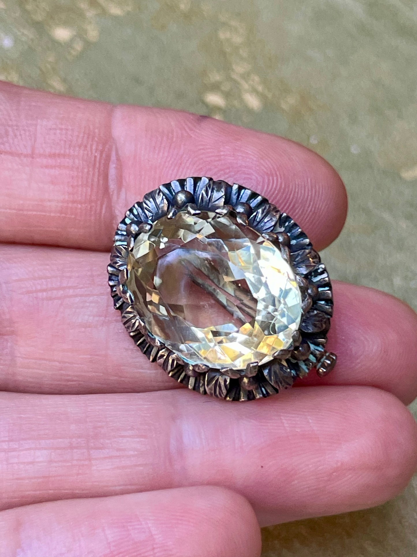 Raffinata spilla in argento con grande quarzo citrino, epoca vittoriana