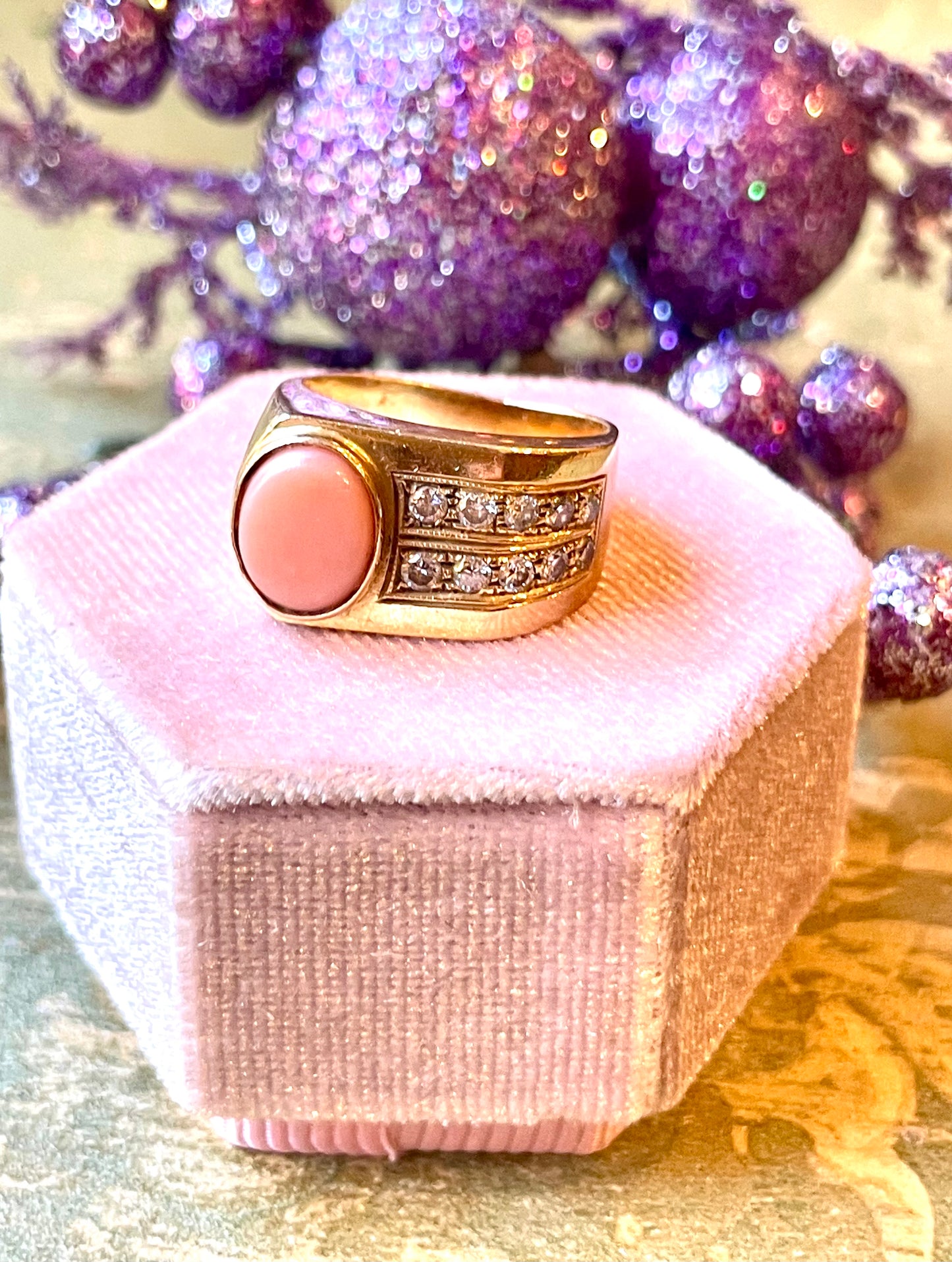 Anello Tank con corallo naturale, anni ‘40