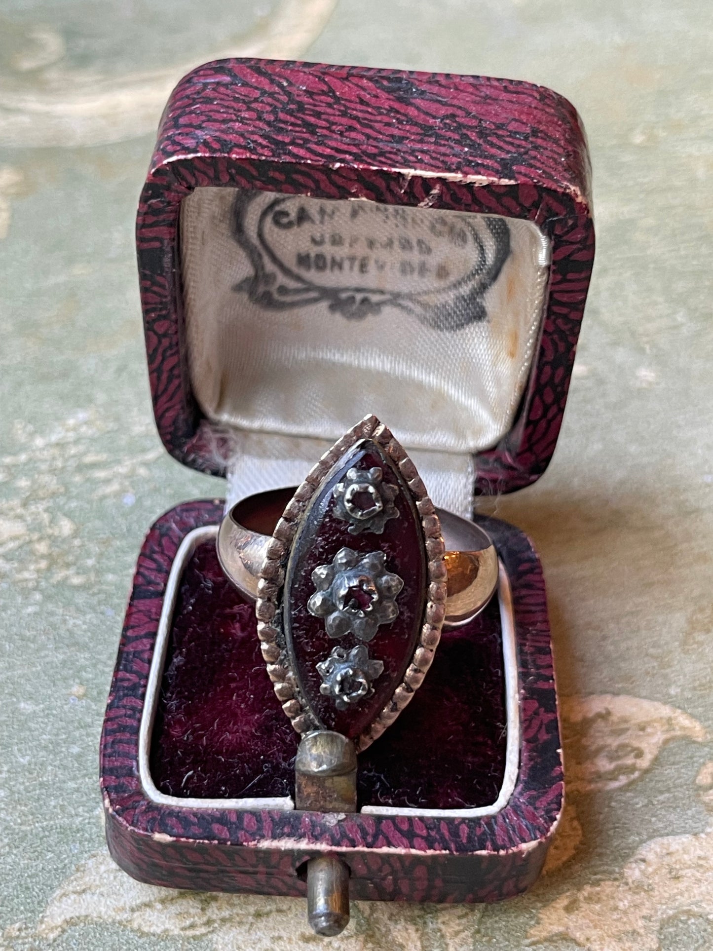 Squisito anello Navette in smalto, epoca georgiana