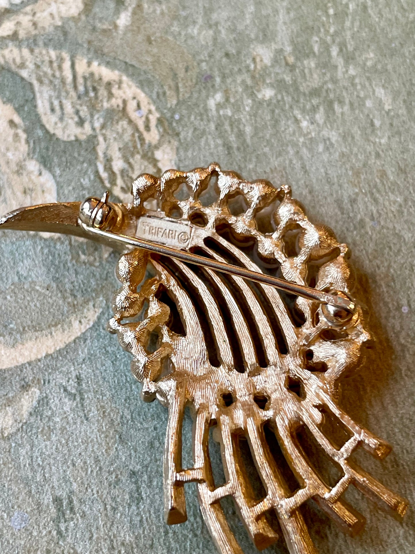 Spilla Cornucopia con perle, Trifari, anni ‘40/50