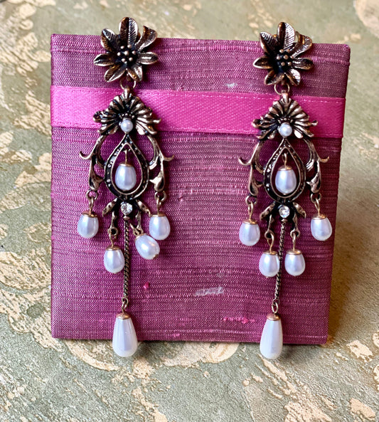 Romantici orecchini chandelier con perle, anni ‘60/70