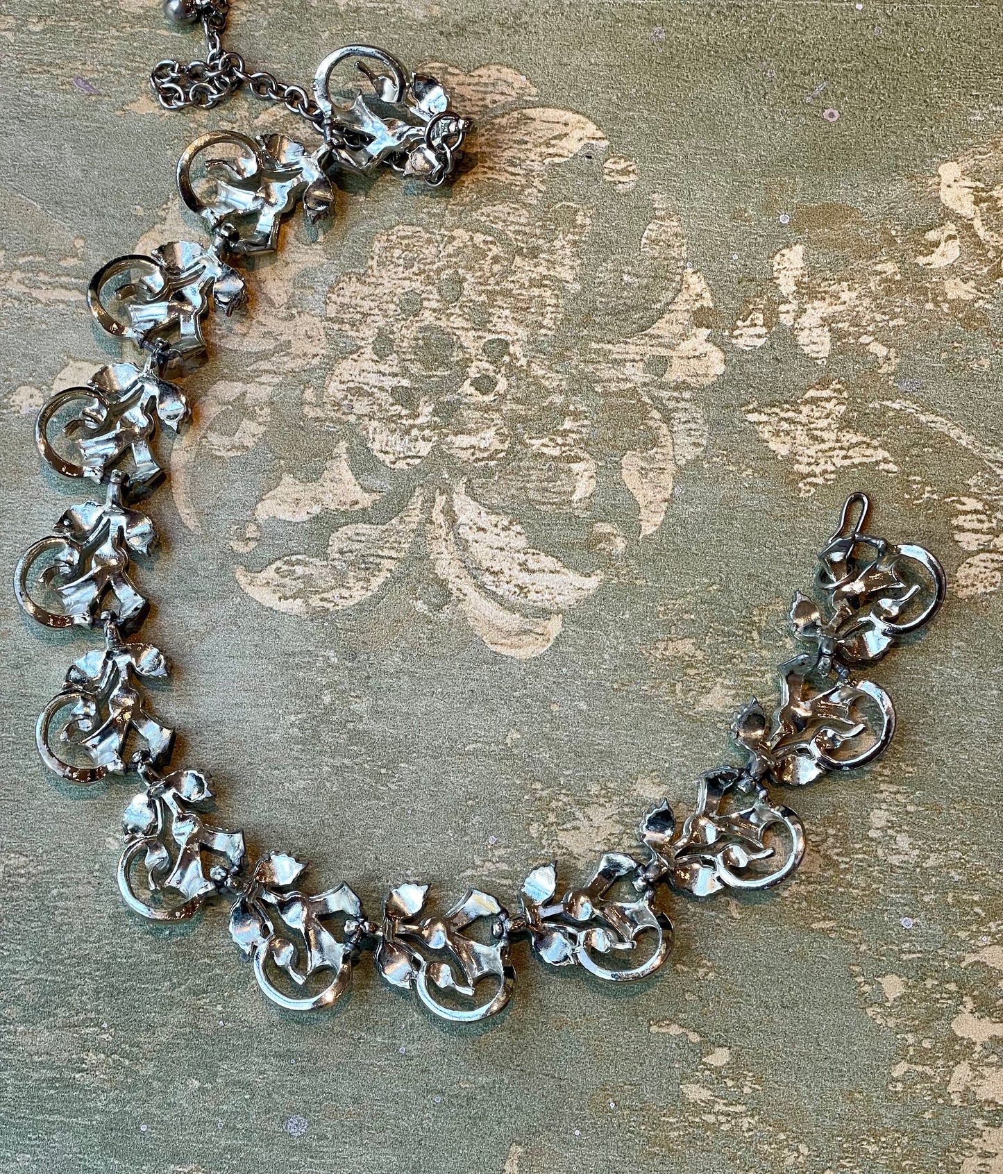 Collier con motivo di foglie, anni ‘40/50