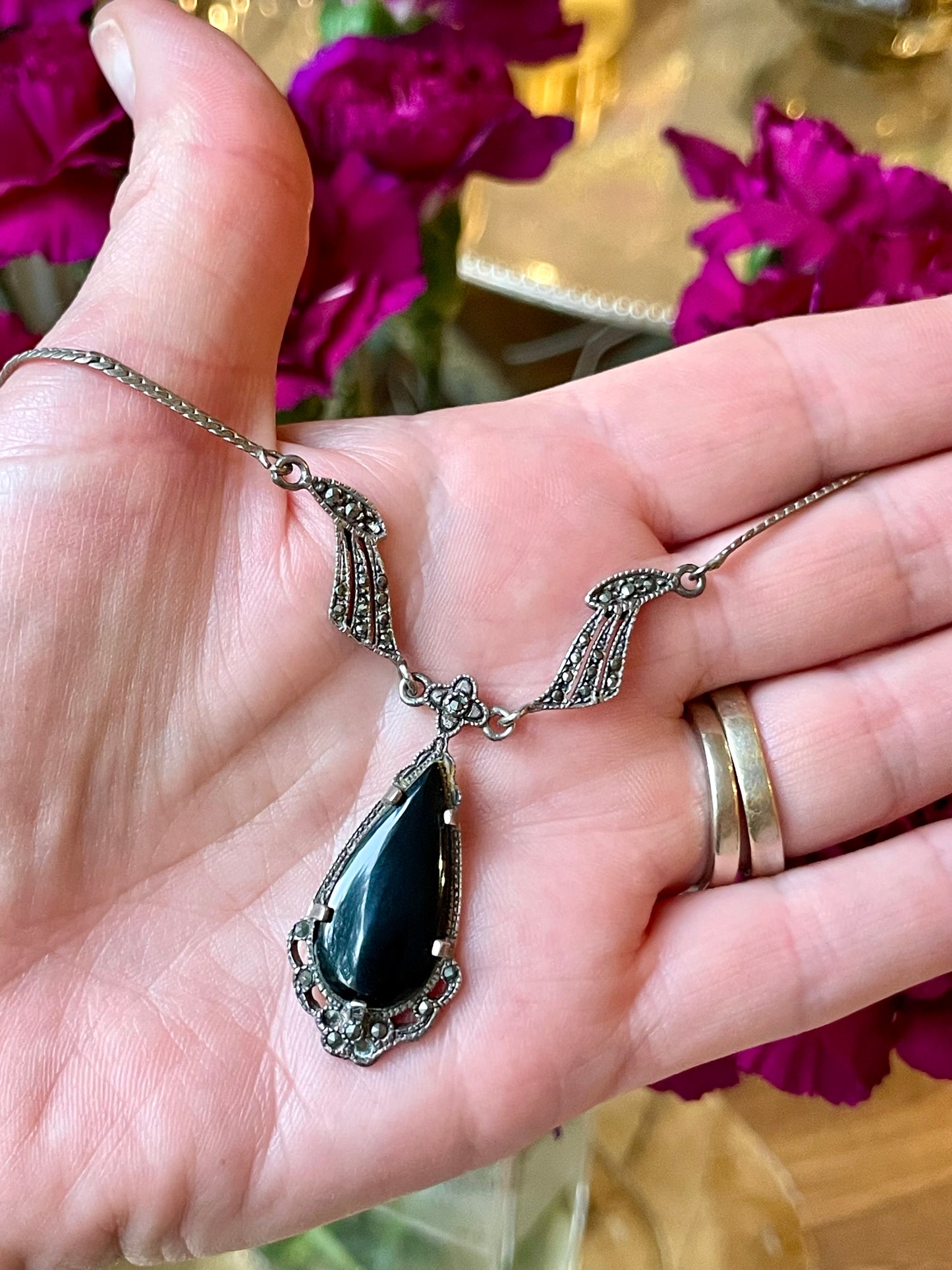 Collana Lavalier con pendente a goccia in argento e onice, anni ‘40/50