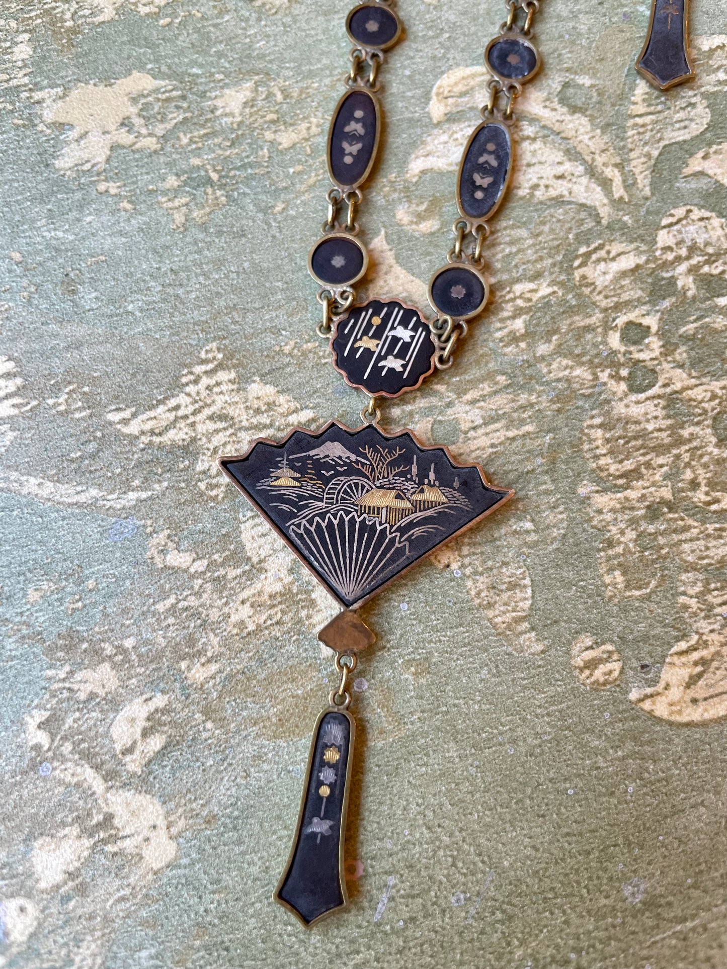 Parure Shakudo in niello, inizio Novecento