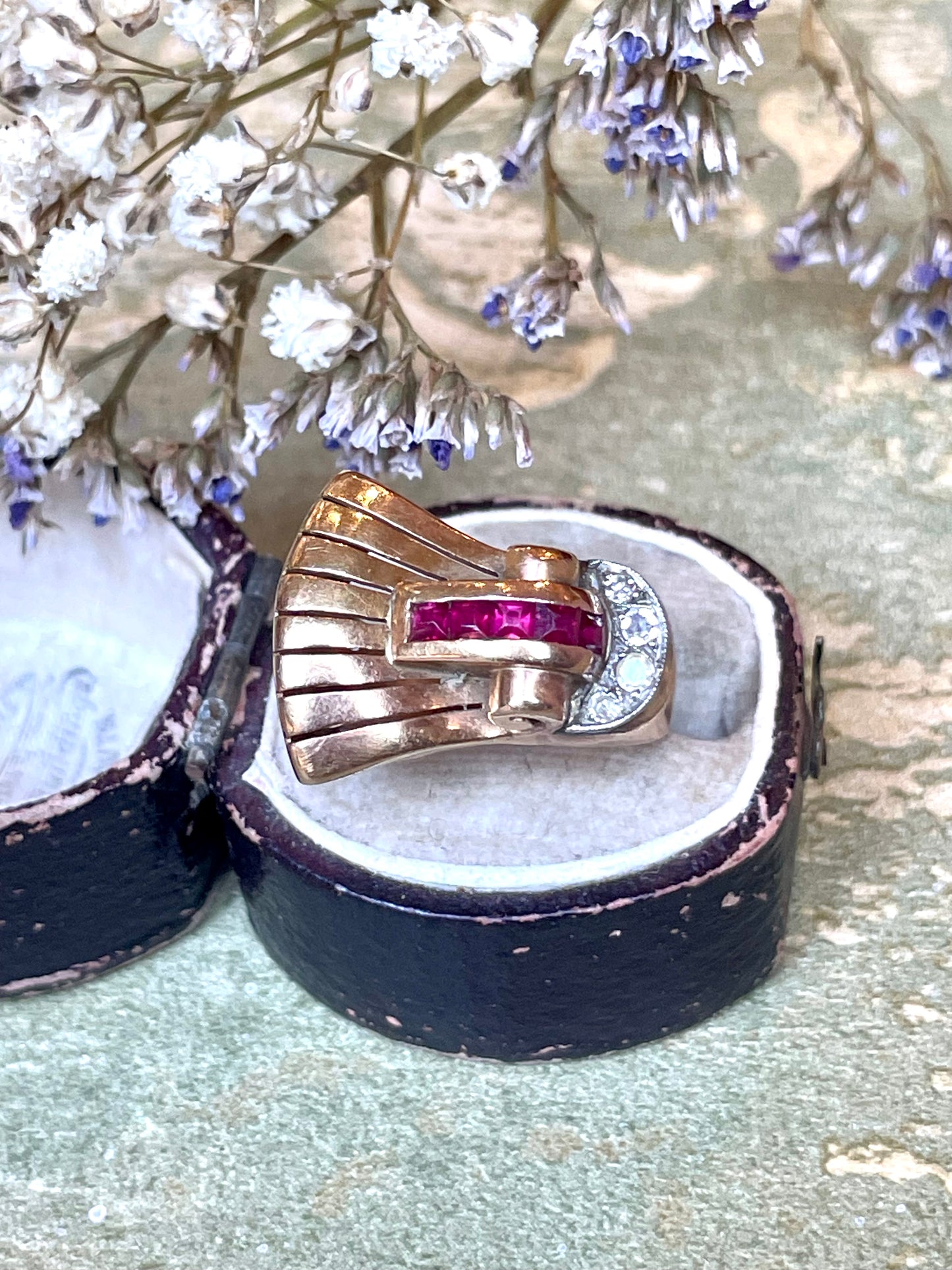 Affascinante anello Tank anni ‘40