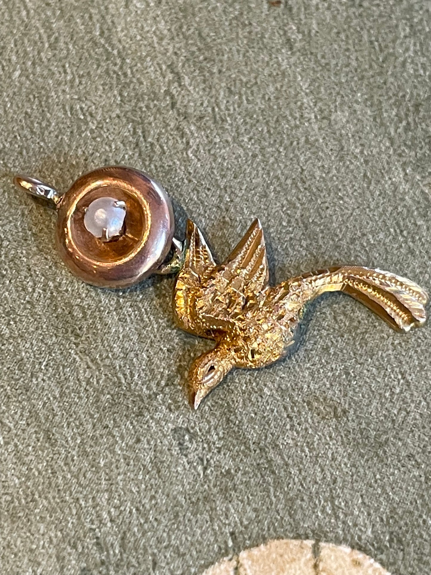 Pendente con colomba Saint Esprit in princisbecco, epoca vittoriana