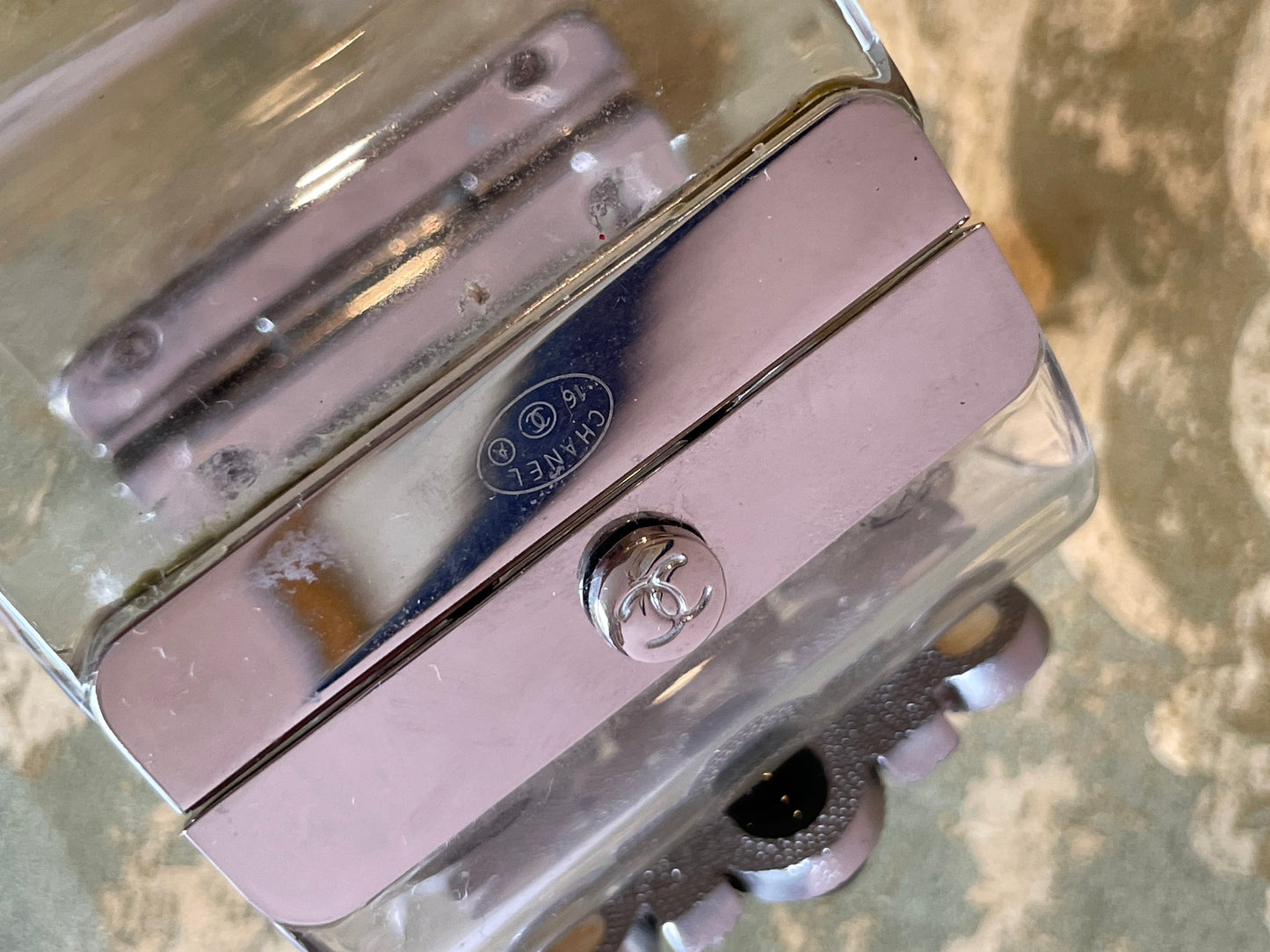 Manchette in plexi Chanel