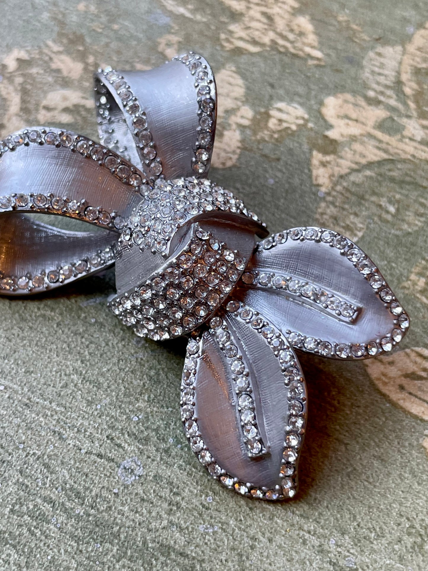 Deliziosa spilla Fiocco anni ‘60