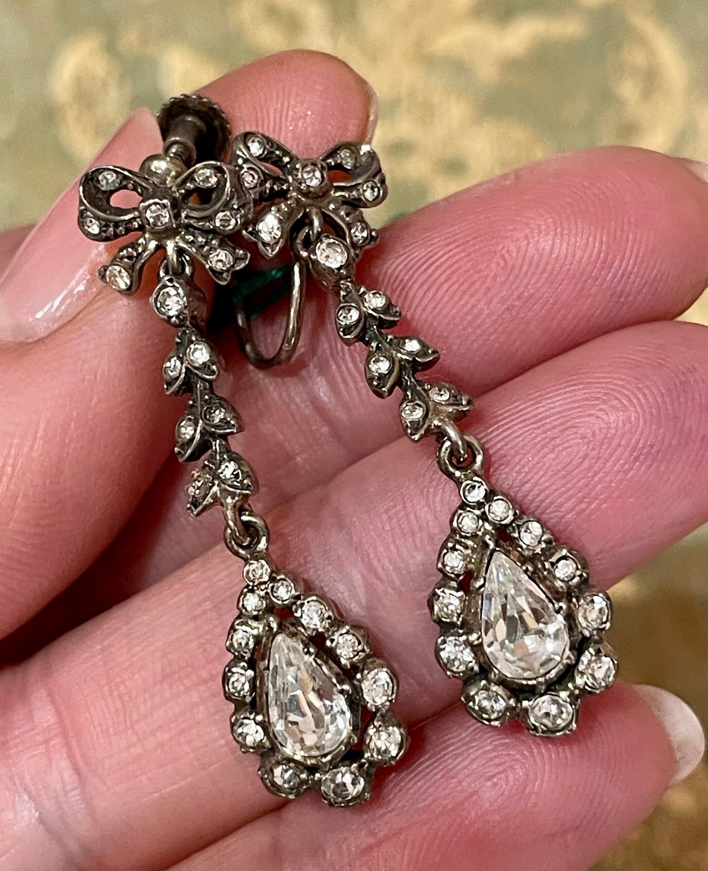 Orecchini in argento e paste a ghirlanda