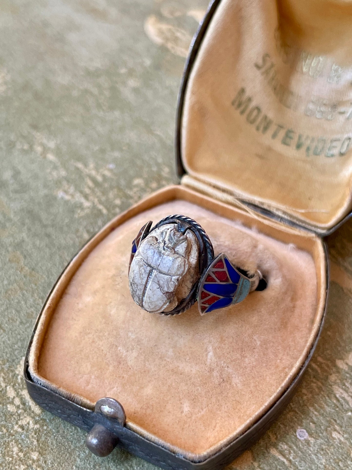 Anello con smalti e scarabeo, 1900/1910