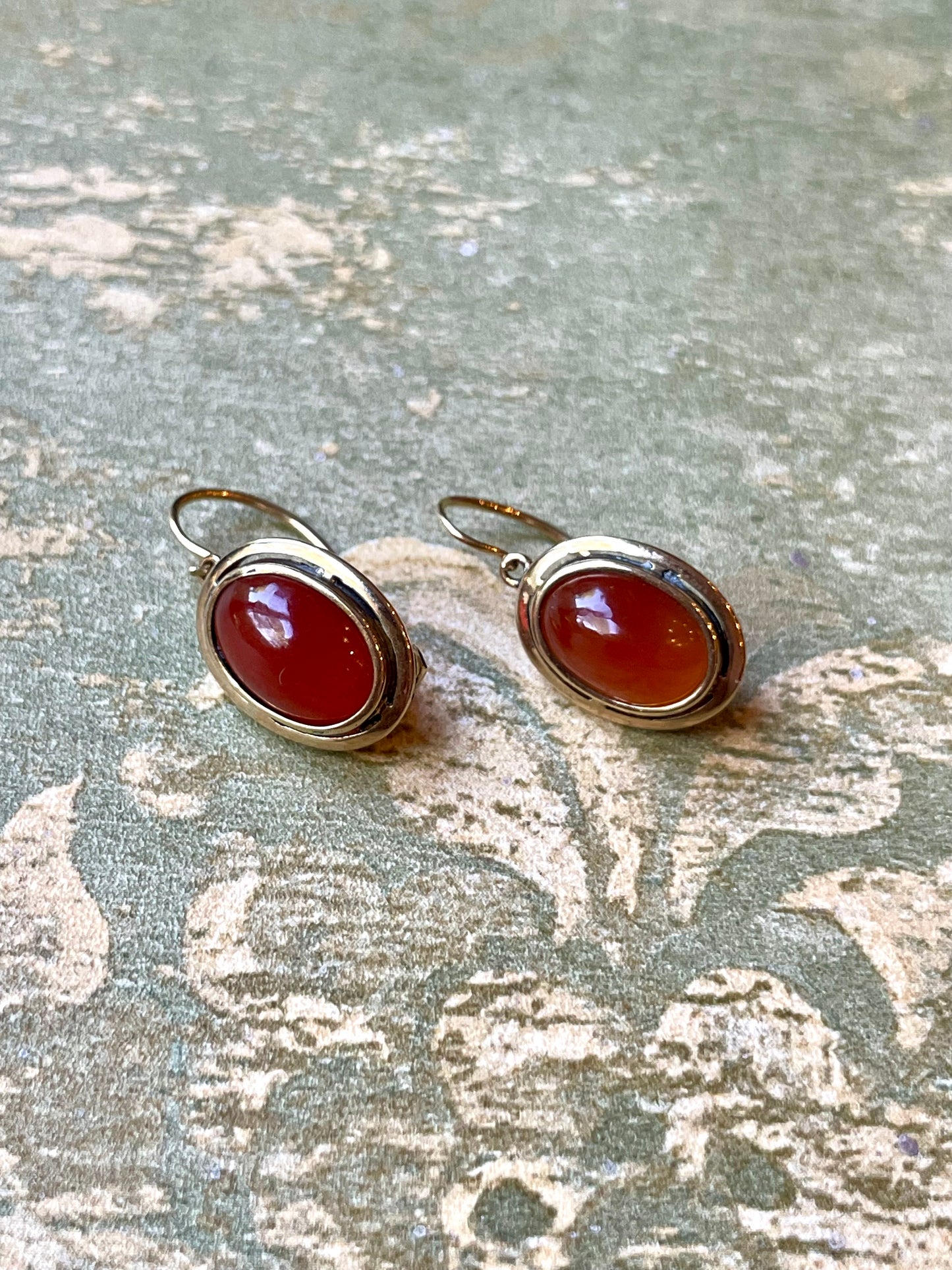 Eleganti orecchini vittoriani in corniola e oro