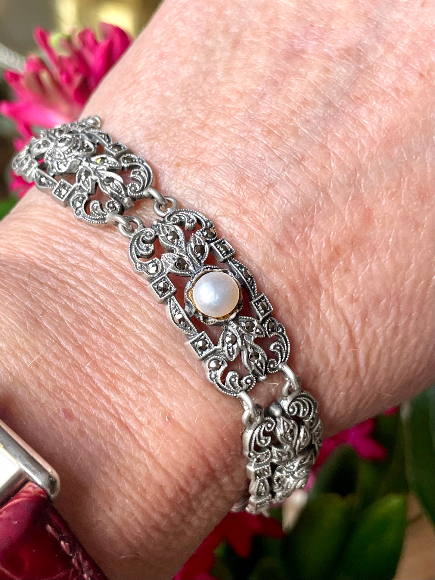 Romantico bracciale in argento, marcassite e perle, 1930/40