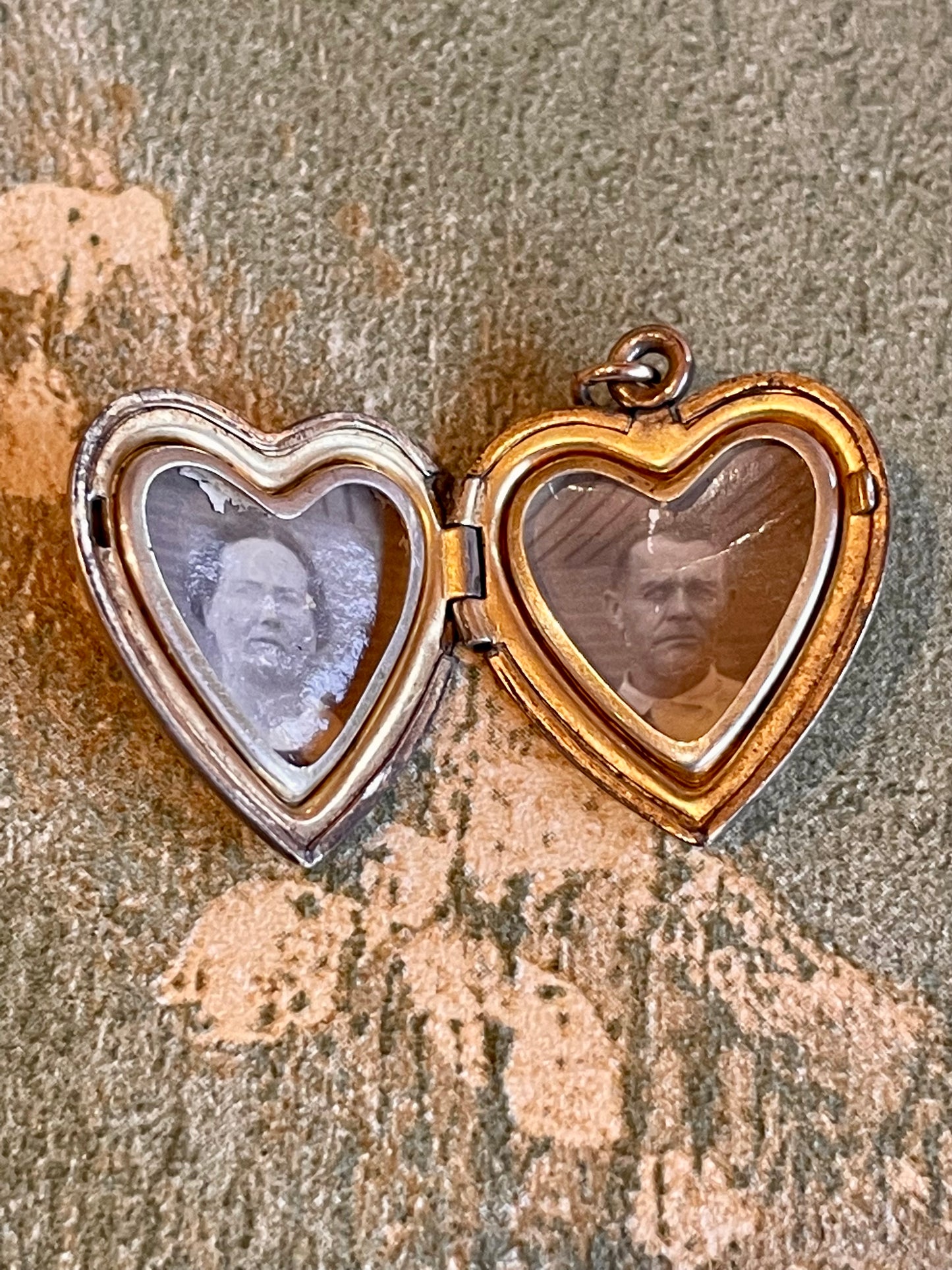 Romantico locket doppio in filled gold, epoca vittoriana