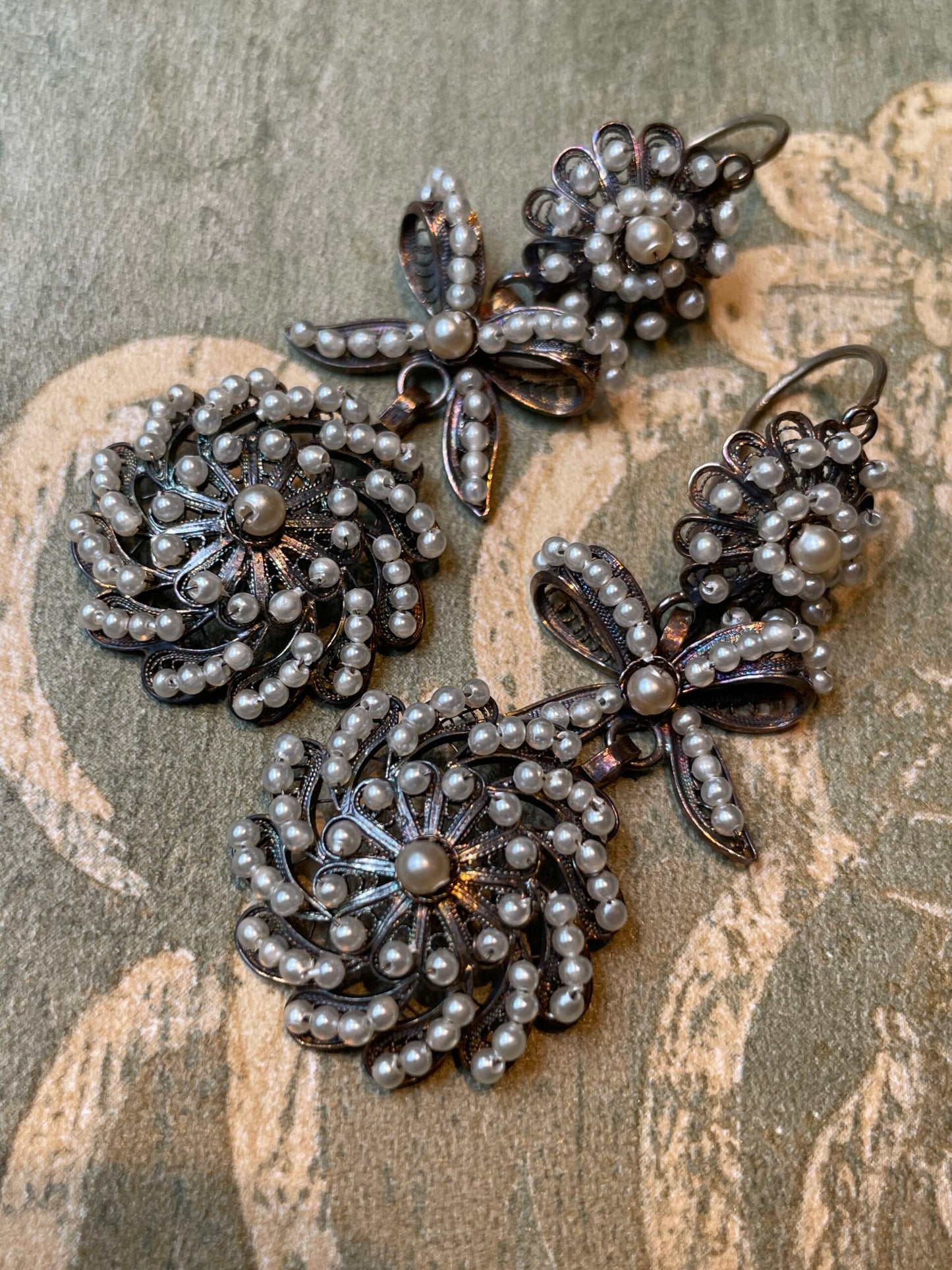 Orecchini con perle di vetro e vermeil, fine ‘700