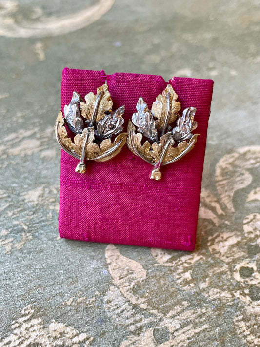 Orecchini con foglia di quercia, oro fiorentino e piccoli diamanti, anni ‘50