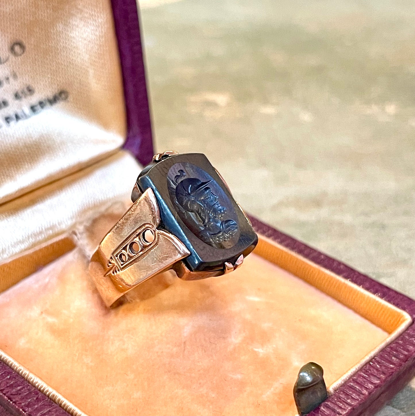Anello chevalier con cammeo in labradorite, 1920/30
