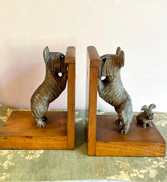 Reggi libri con cagnolini in legno, anni ‘30/40