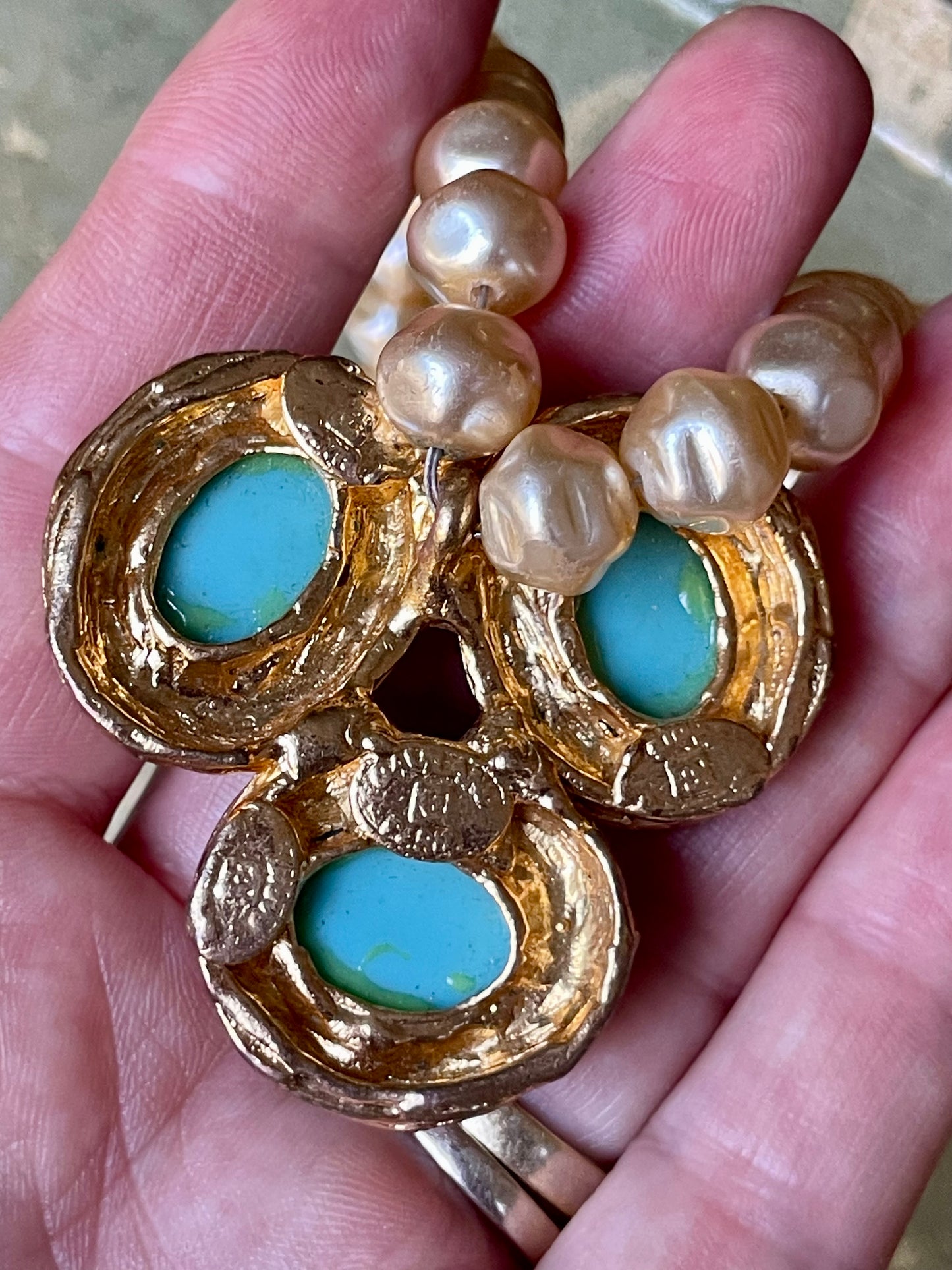 Collana girocollo con perle barocche e pendente in pasta di turchesi, Gavilane Paris anni ‘60