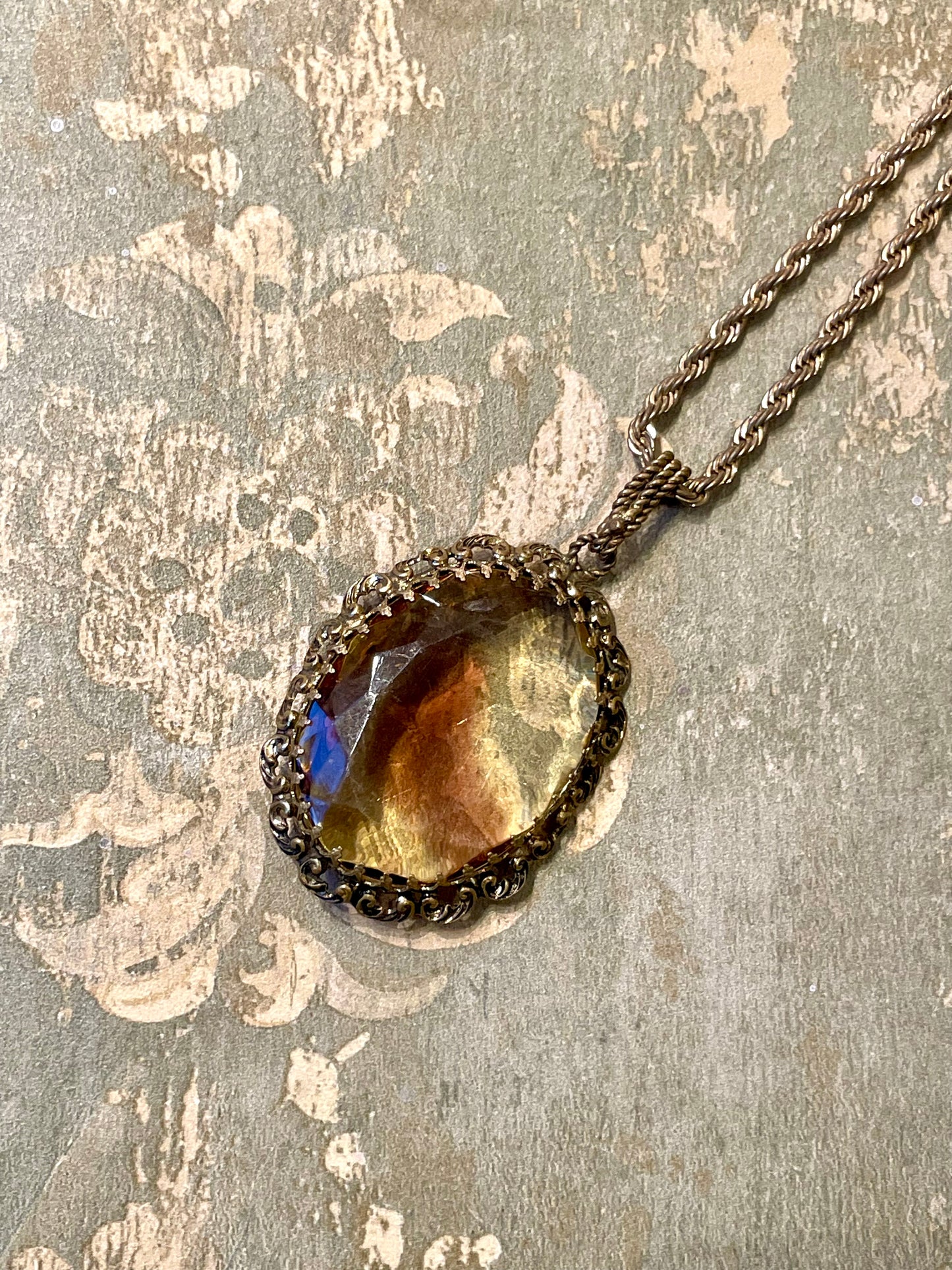 Elegante pendente con vetro fume’, Francia anni ‘40