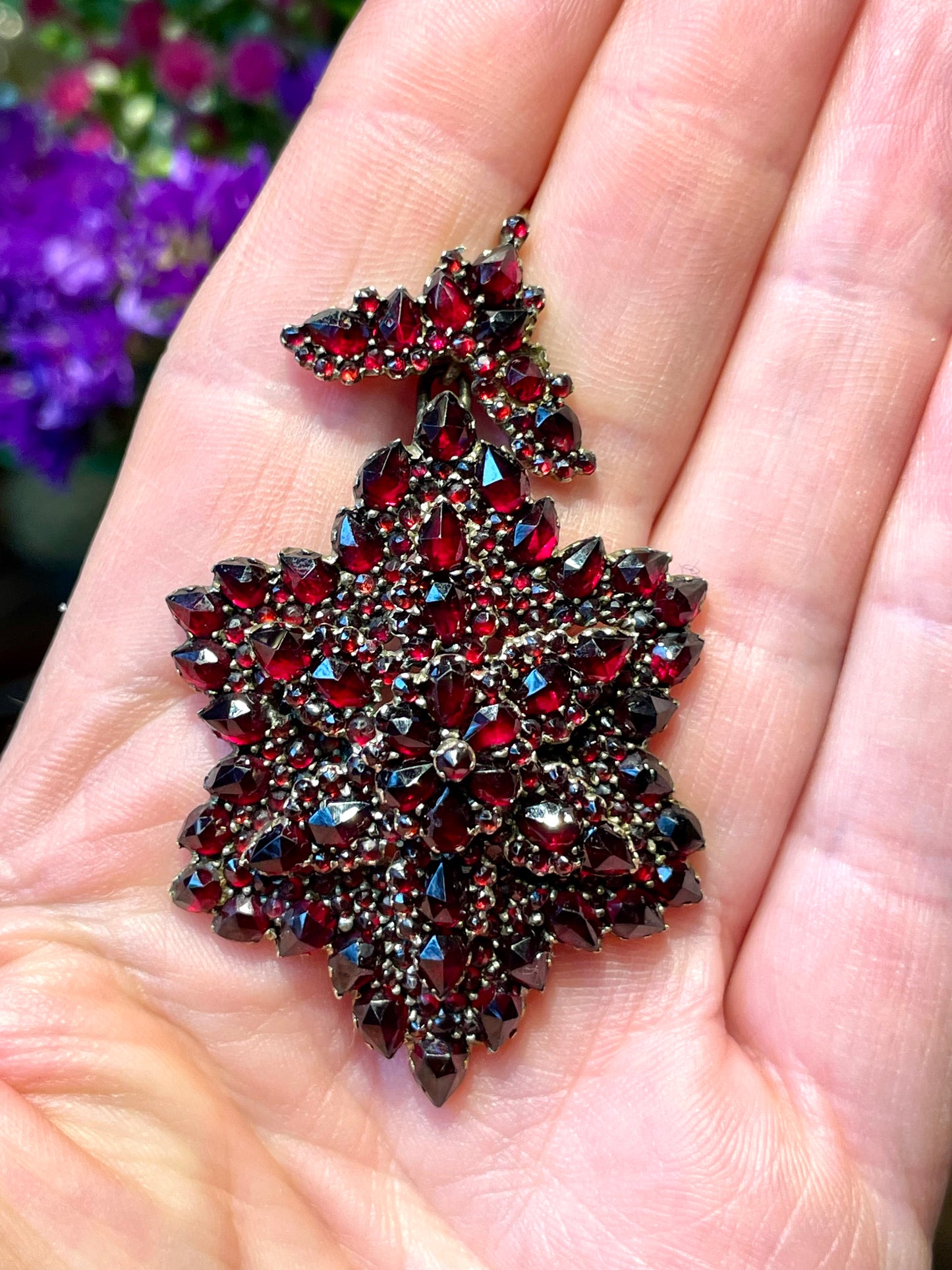 Elegante pendente vittoriano a stella in granati almandini