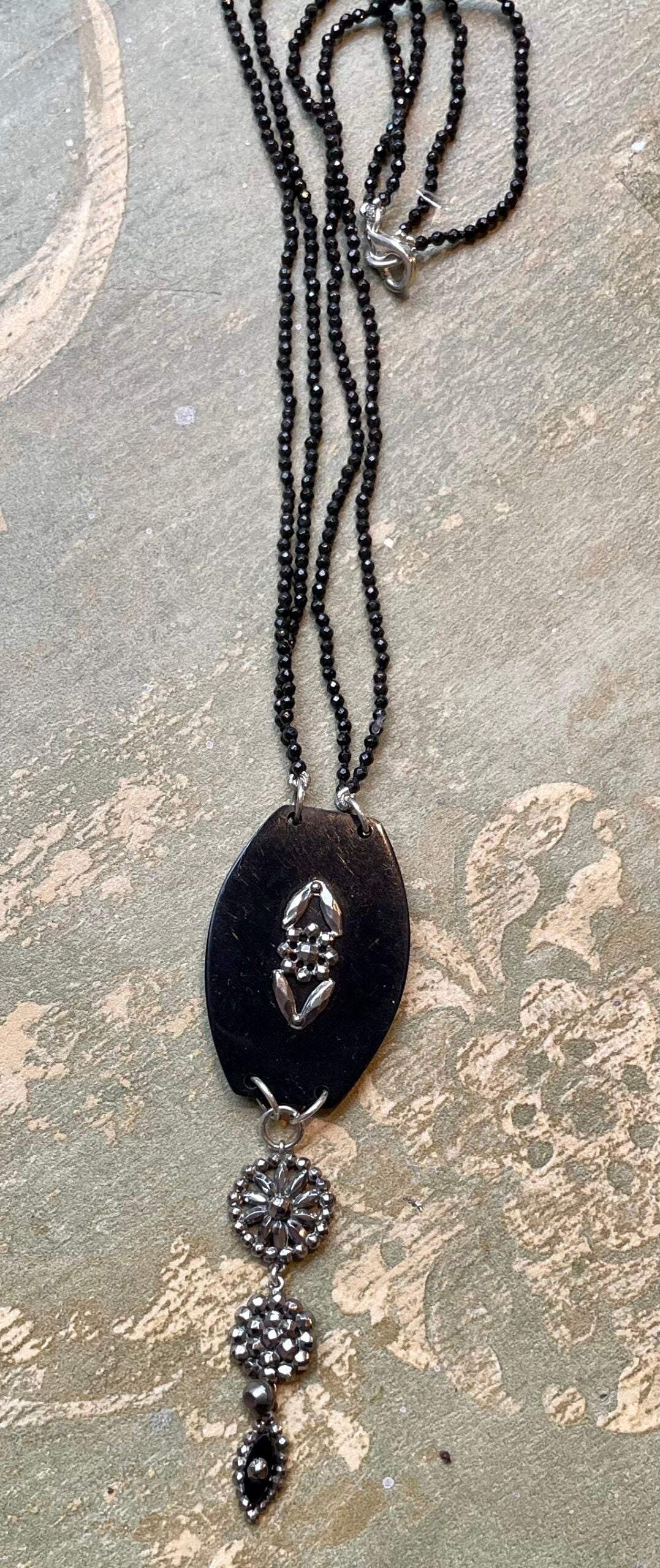 pendente in cut steel e bachelite, Art Deco