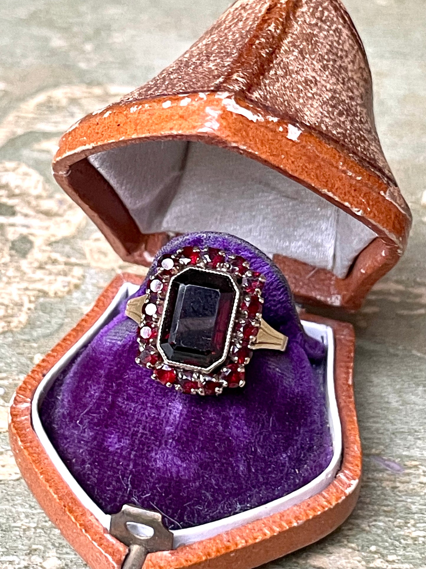 Anello Regina Anna con granati boho, 1930/40