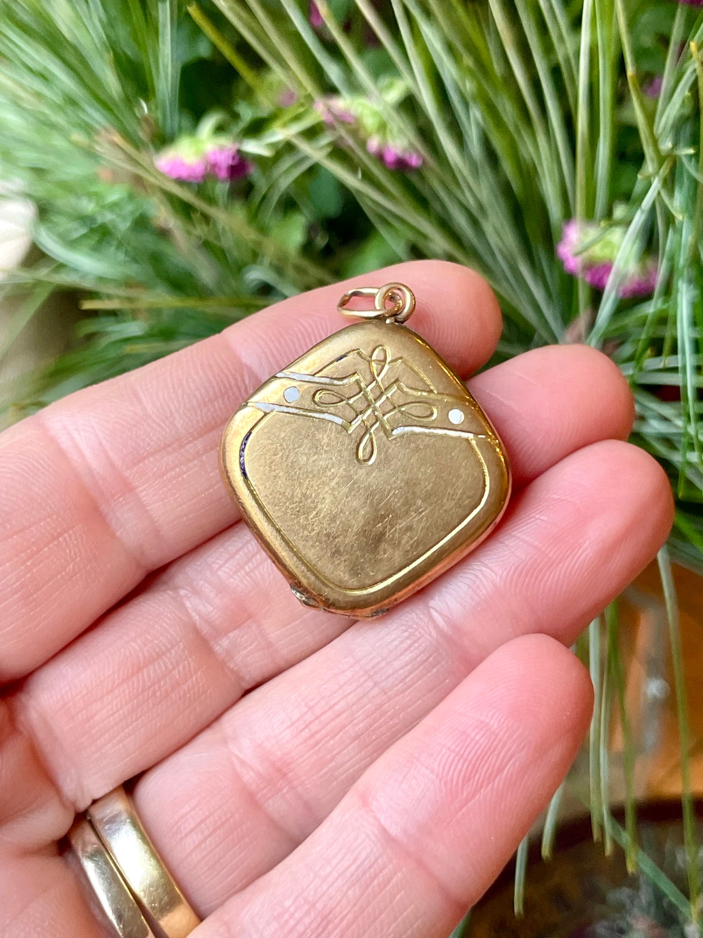 Locket in princisbecco, Art Deco